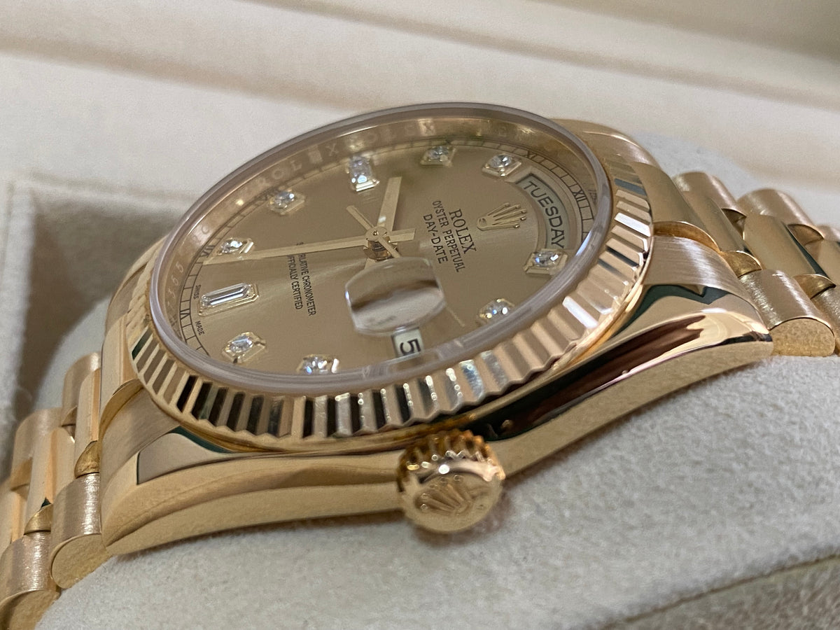 Rolex Yellow Gold Day-Date 36 - Z serial - Fluted Bezel - Champagne Diamond Dial - President Bracelet - 118238 *FULL SET*