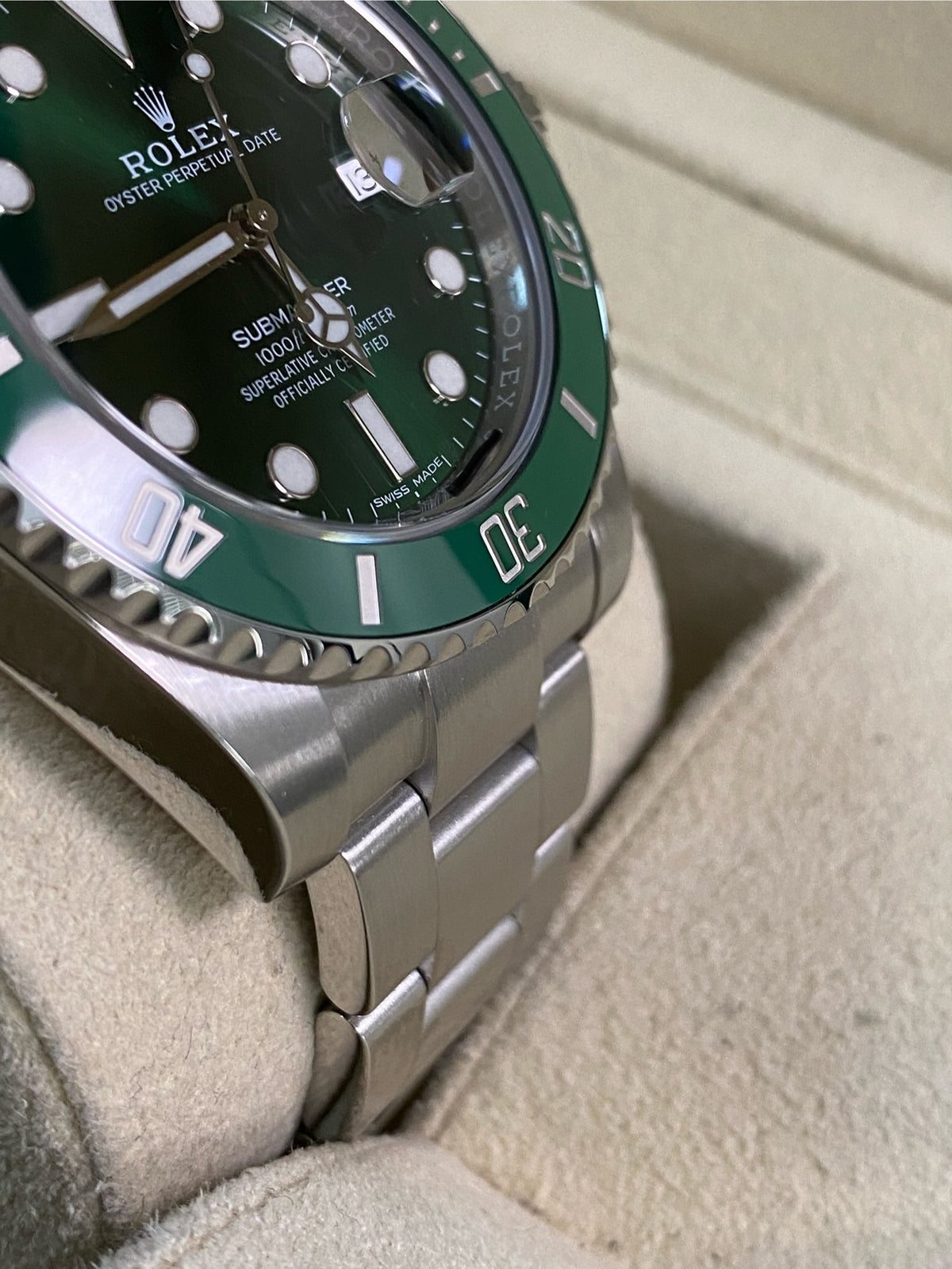 Rolex Steel Submariner Date - 2017 - "Hulk" - 116610LV *FULL SET*