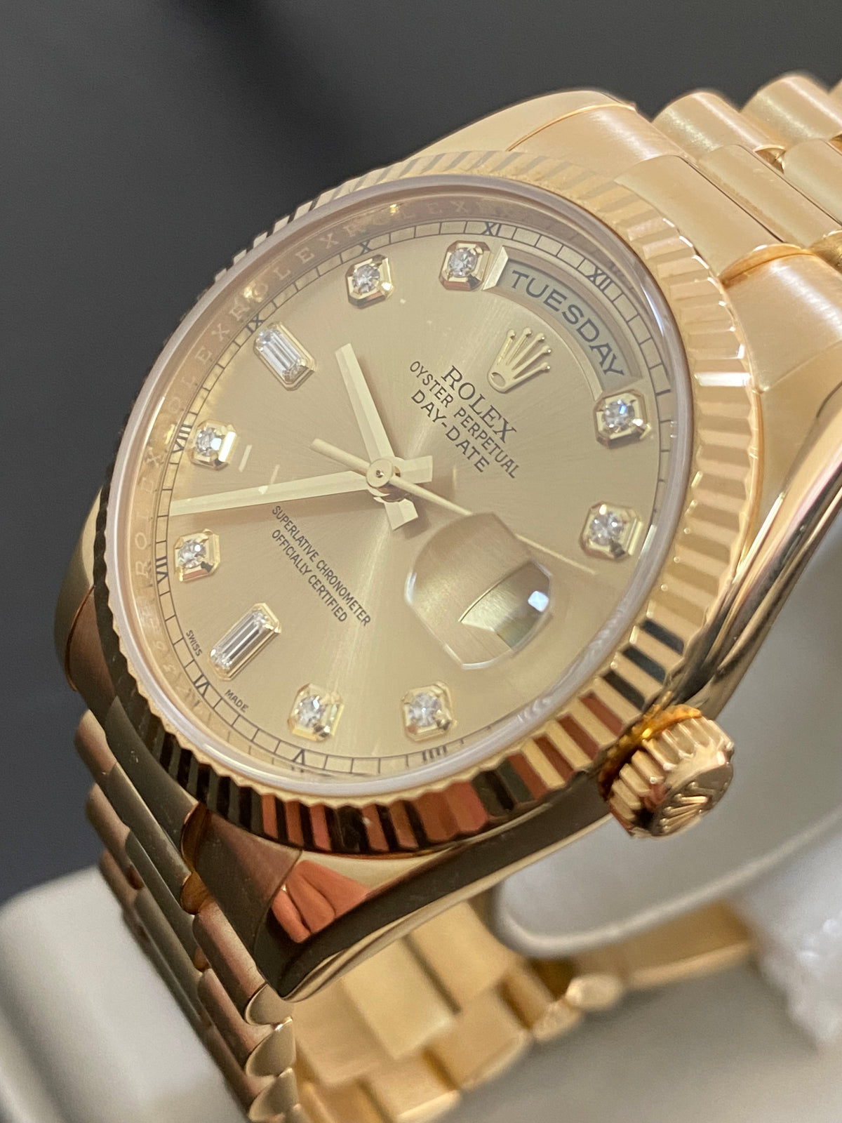 Rolex Yellow Gold Day-Date 36 - Z serial - Fluted Bezel - Champagne Diamond Dial - President Bracelet - 118238 *FULL SET*