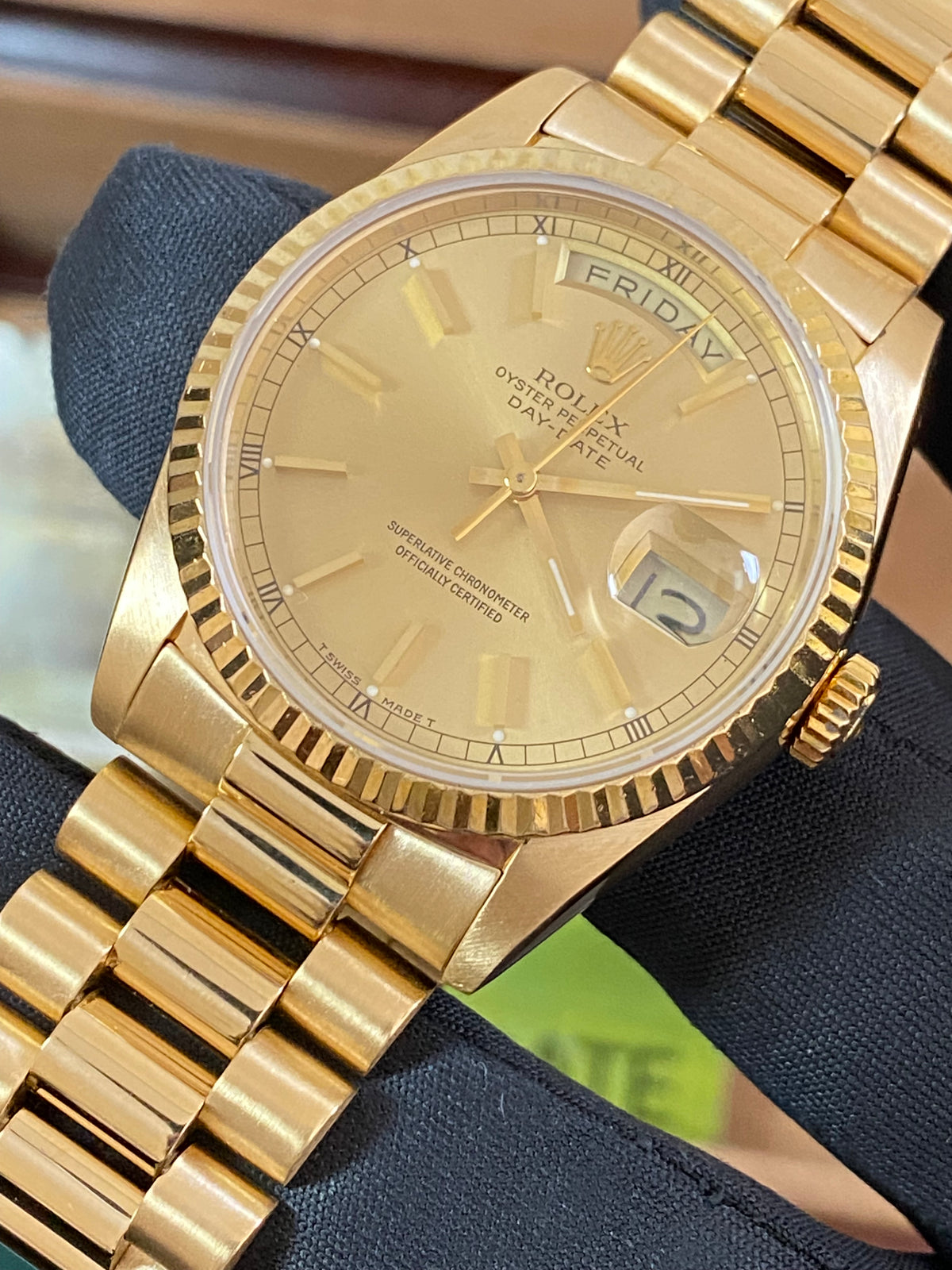 Rolex Yellow Gold Day-Date 36 - R serial - Fluted Bezel - Champagne Index Dial - Double Quickset - President Bracelet - 18238