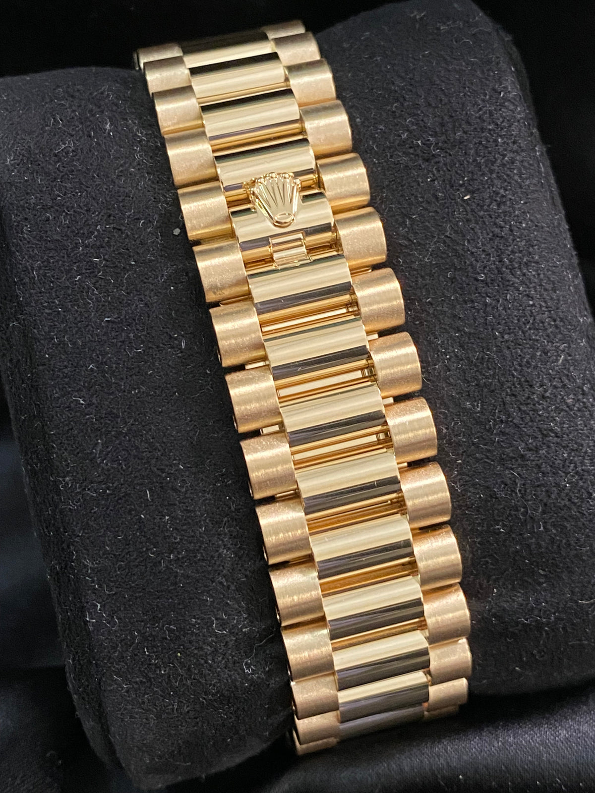 Rolex Yellow Gold Day-Date 40 - 2025 - Fluted Bezel - Mother-of-Pearl Baguette Dial - President Bracelet - 228238 *FULL SET*