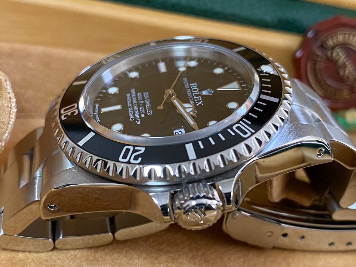 Rolex Steel Sea-Dweller 4000 - A serial - Pre-Ceramic Bezel - Black Dial - Oyster Bracelet 16600