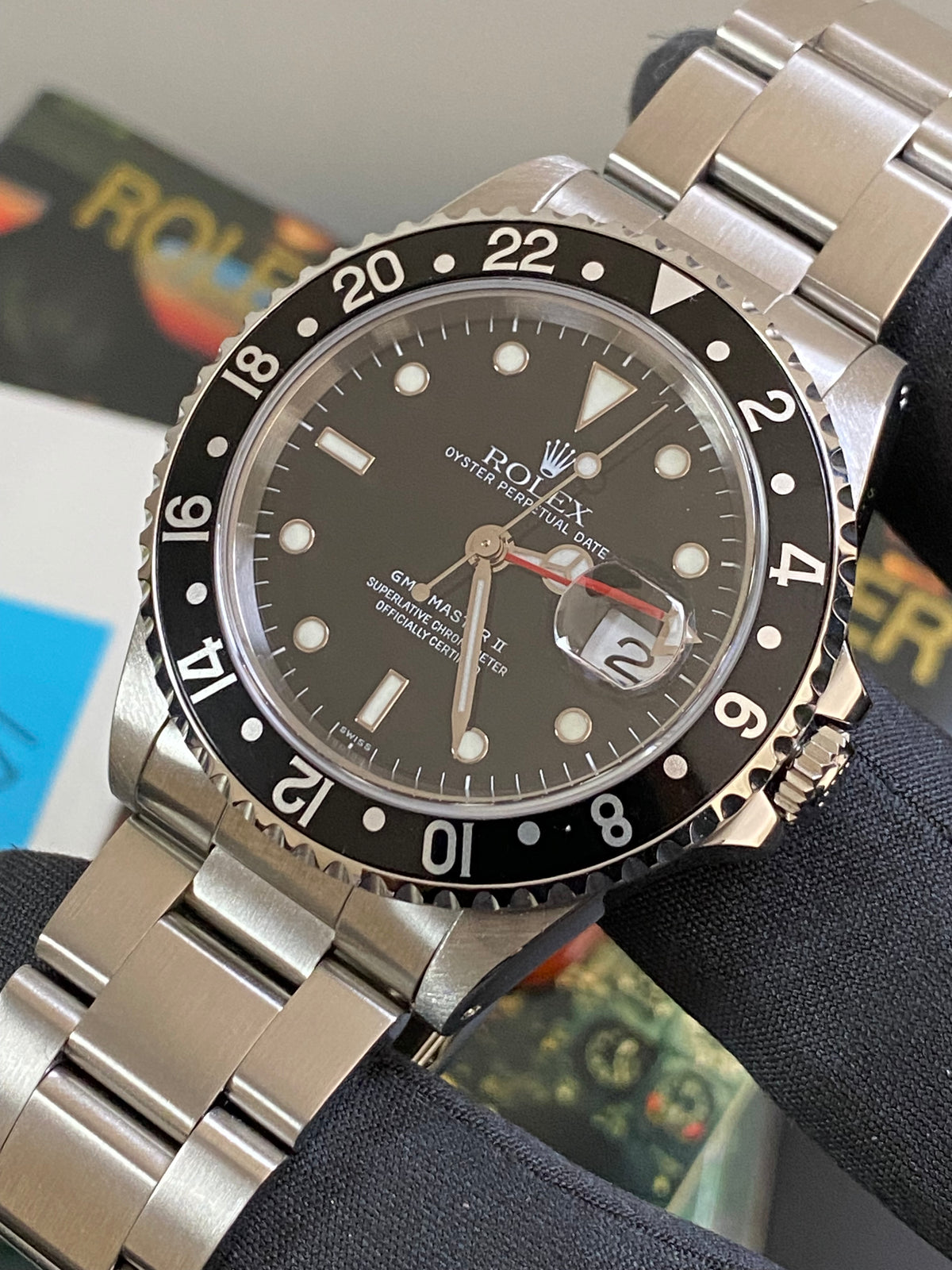 Rolex Steel GMT-Master II -  U Serial - Black Bezel - Black Dial with Red Arrow - Oyster Bracelet - 16710 *COMPLETE SET*