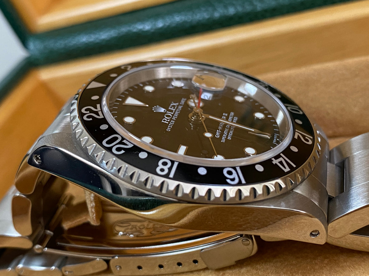 Rolex Steel GMT-Master II -  U Serial - Black Bezel - Black Dial with Red Arrow - Oyster Bracelet - 16710 *COMPLETE SET*