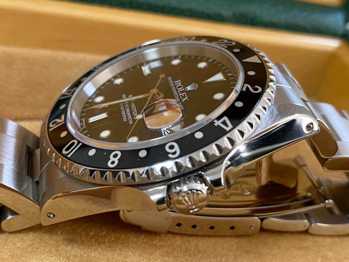 Rolex Steel GMT-Master II -  U Serial - Black Bezel - Black Dial with Red Arrow - Oyster Bracelet - 16710 *COMPLETE SET*