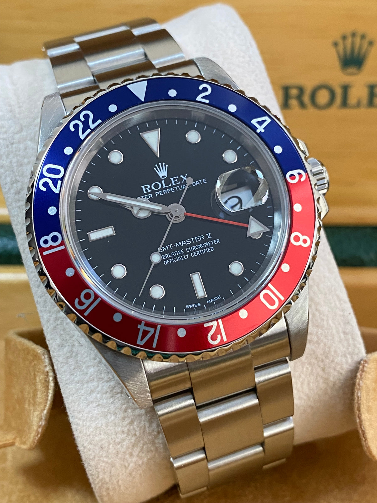 Rolex Steel GMT-Master II -  A Serial - "Pepsi" - Black Dial - Oyster Bracelet - 16710 *FULL SET*