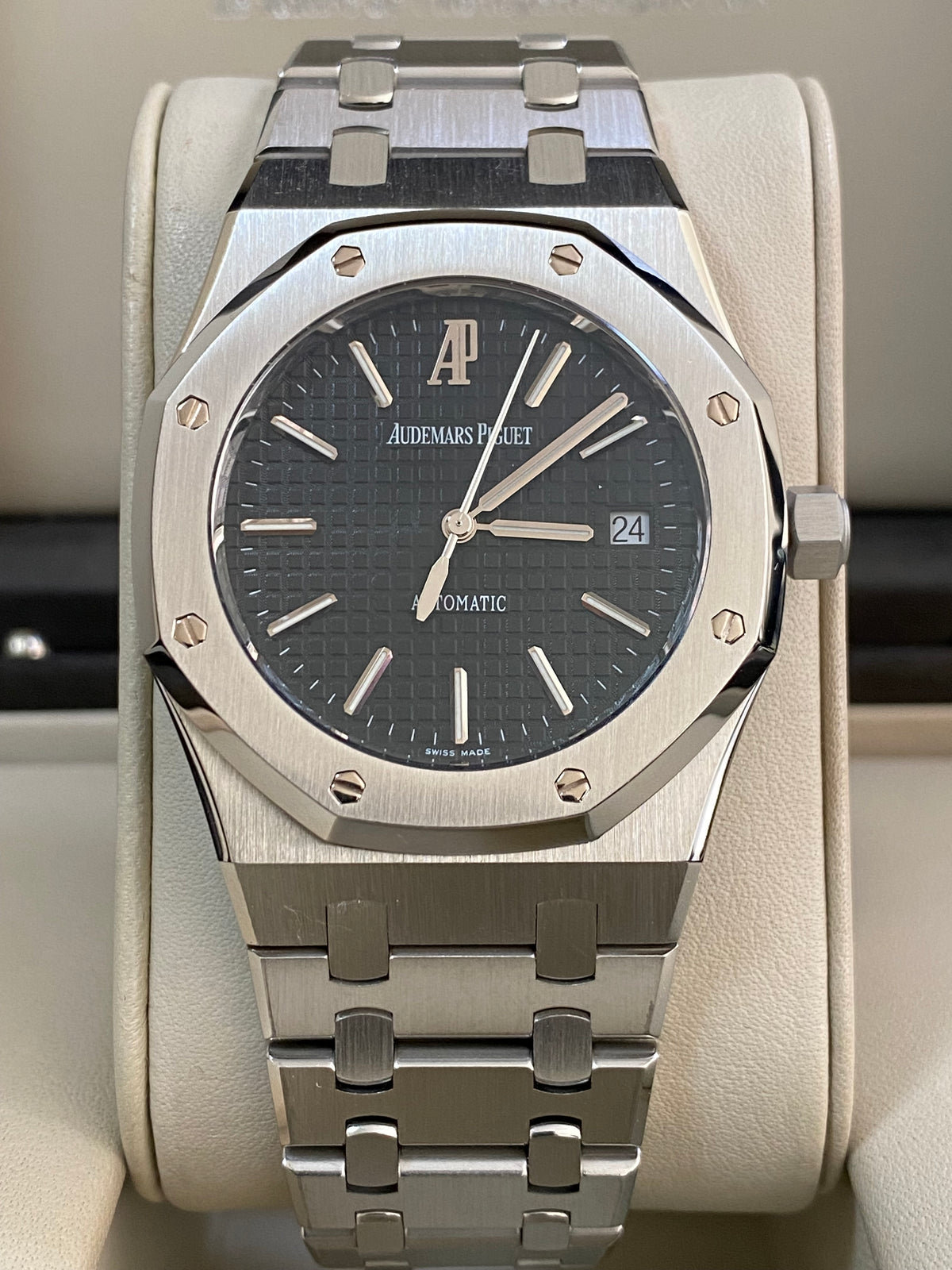 Audemars Piguet Royal Oak- 39mm - Self Winding - Black Dial - 15300ST.00.1220ST.03 *FULL SET*