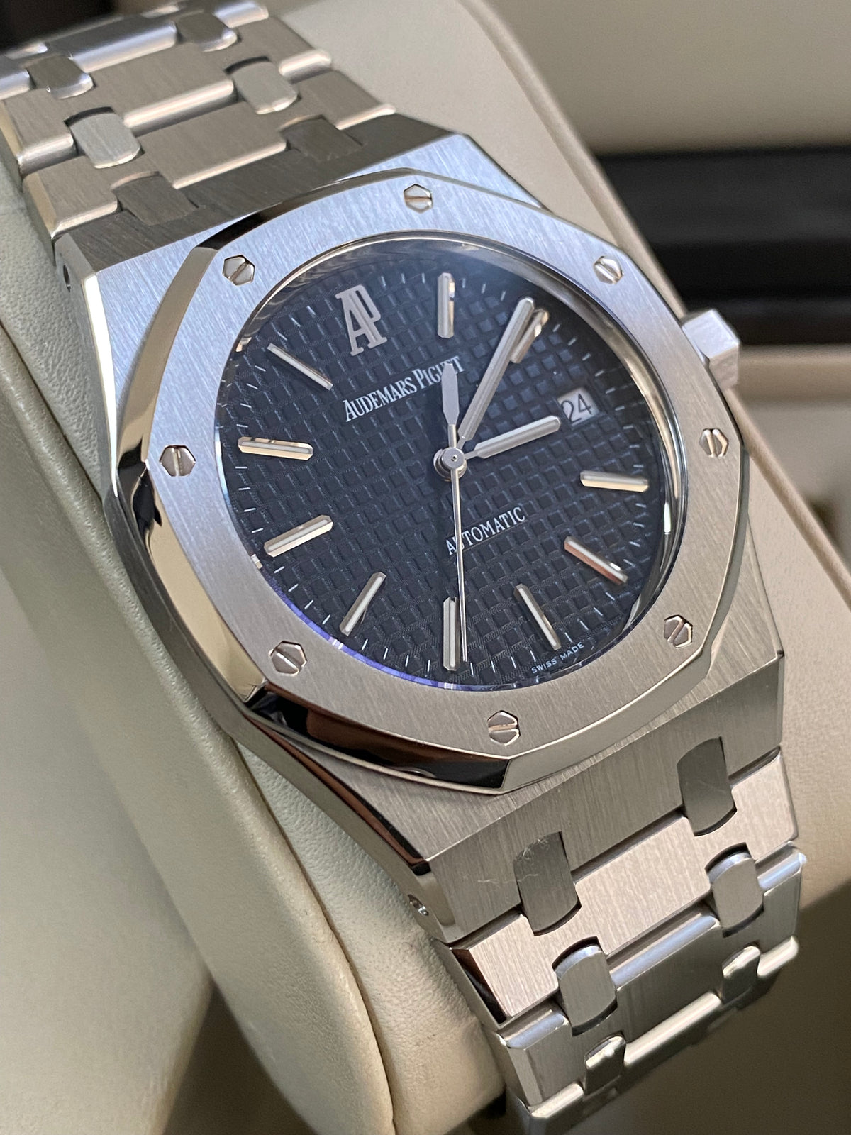 Audemars Piguet Royal Oak- 39mm - Self Winding - Black Dial - 15300ST.00.1220ST.03 *FULL SET*