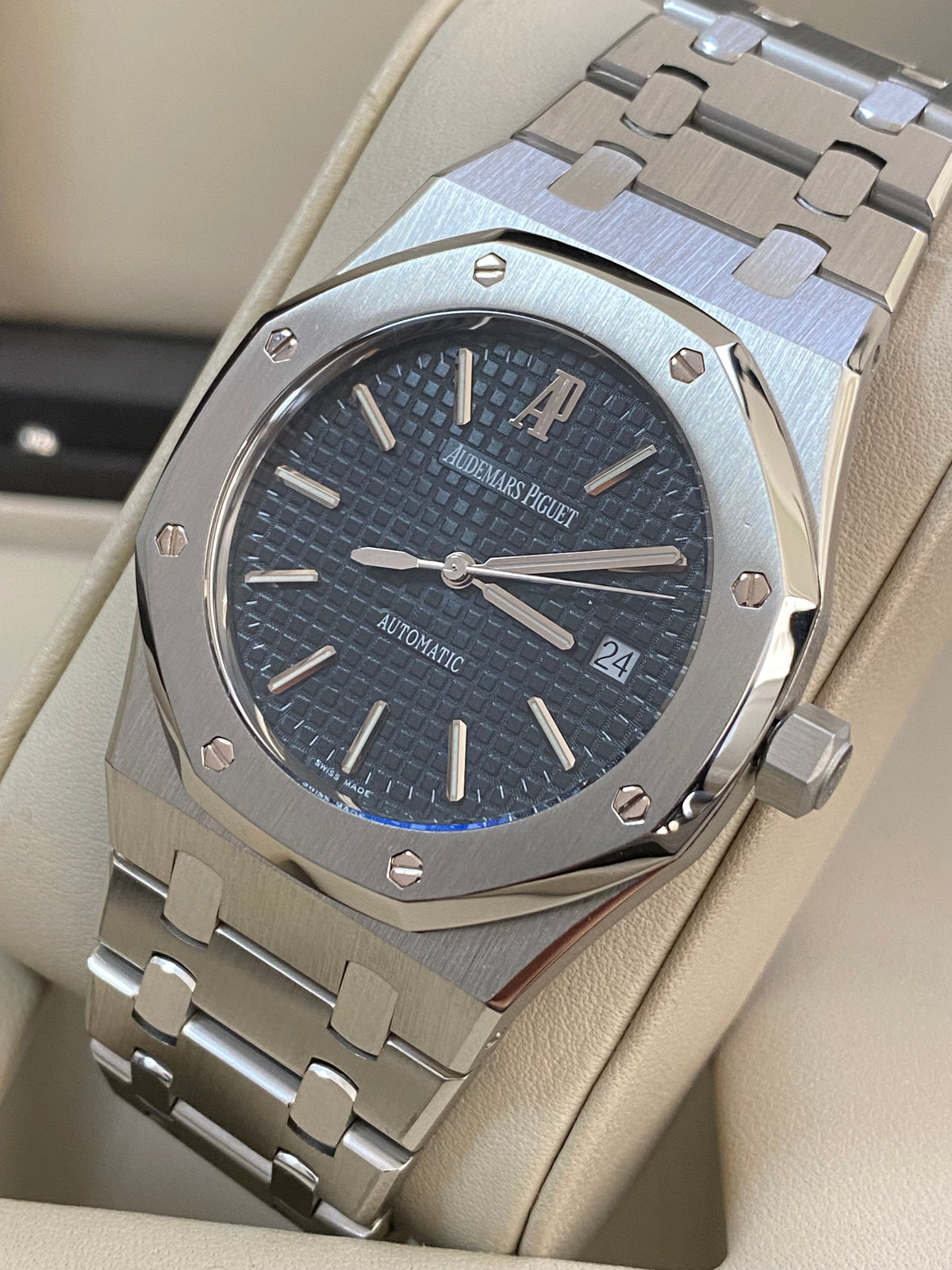 Audemars Piguet Royal Oak- 39mm - Self Winding - Black Dial - 15300ST.00.1220ST.03 *FULL SET*