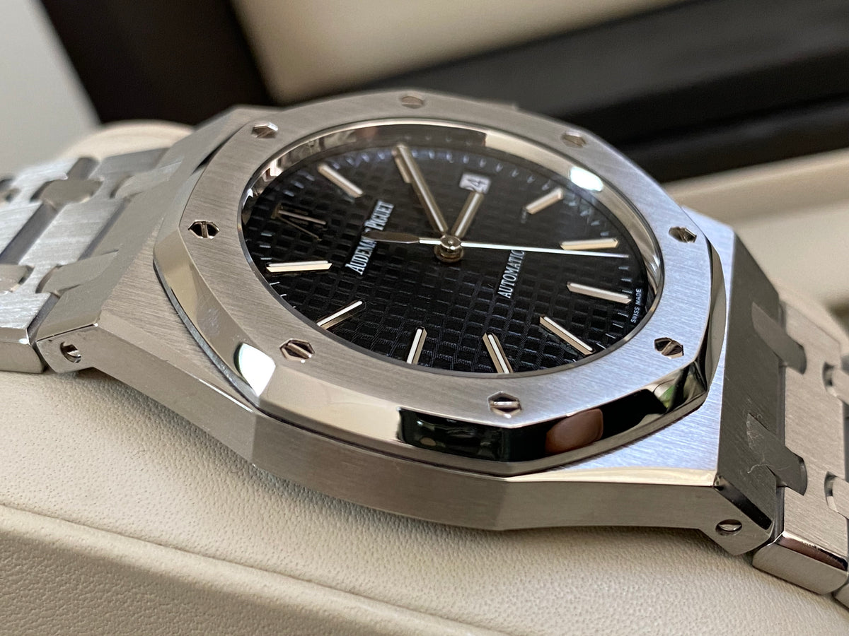 Audemars Piguet Royal Oak- 39mm - Self Winding - Black Dial - 15300ST.00.1220ST.03 *FULL SET*