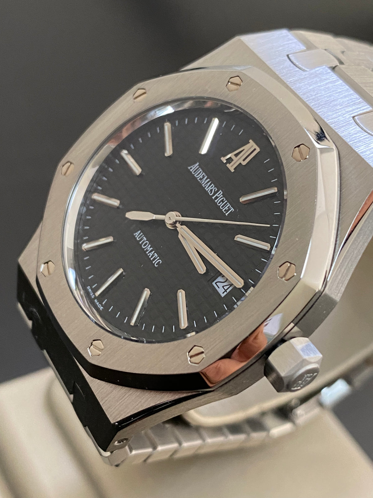 Audemars Piguet Royal Oak- 39mm - Self Winding - Black Dial - 15300ST.00.1220ST.03 *FULL SET*