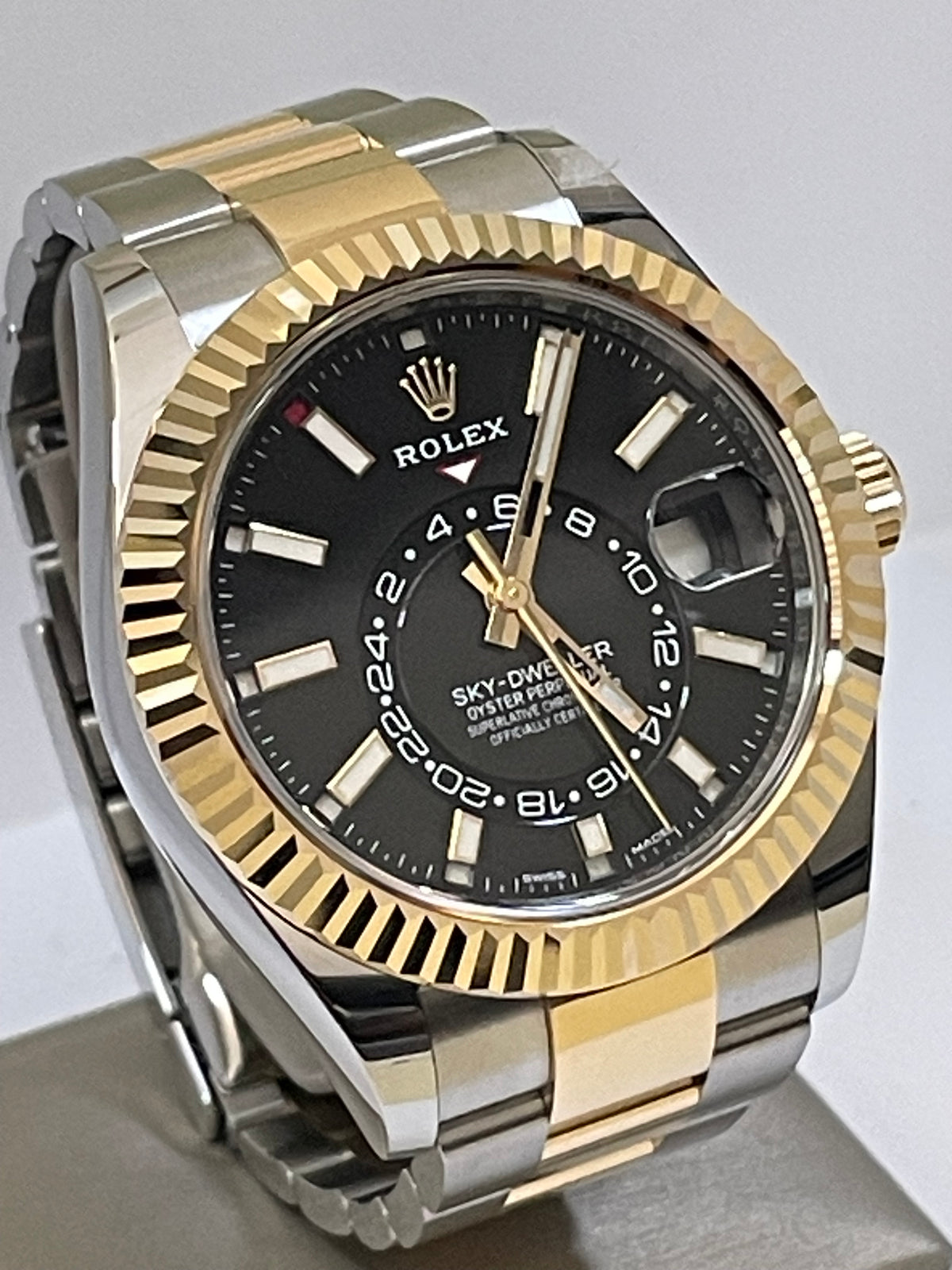 Rolex Yellow Rolesor Sky-Dweller - 2023 - Black Index Dial - Oyster Bracelet - 326933