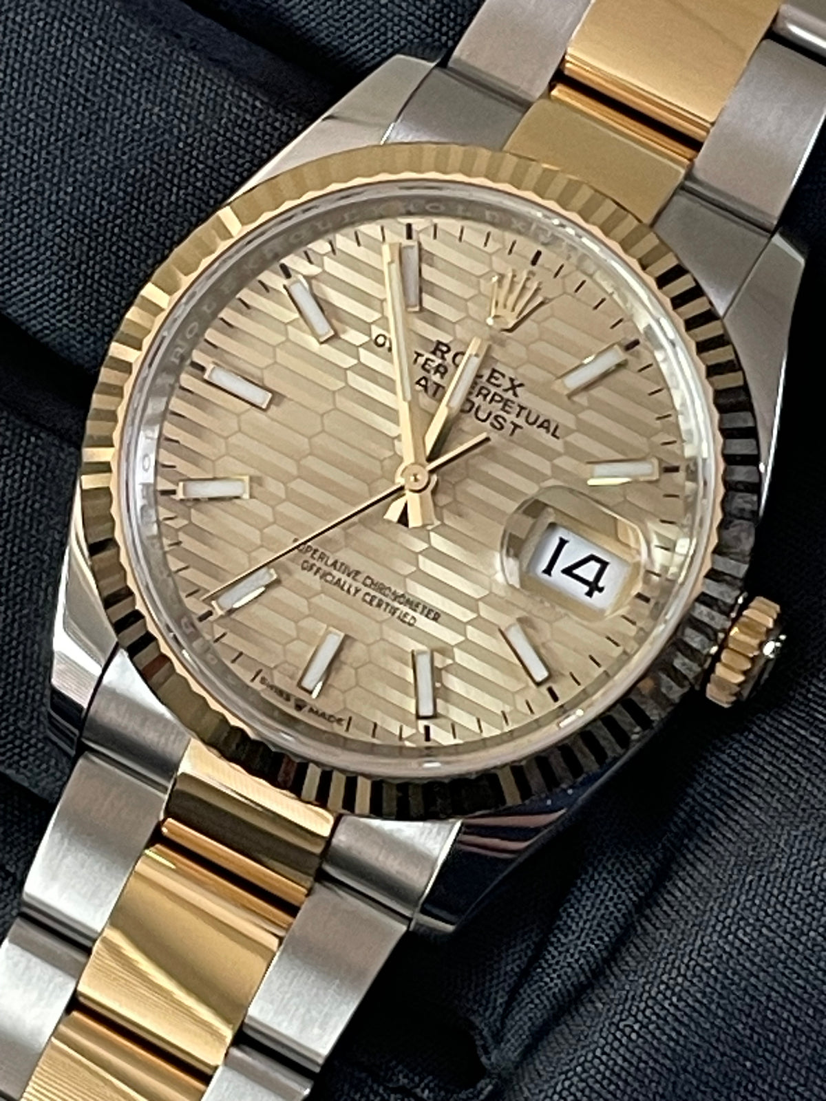 Rolex Steel and Yellow Gold Datejust 36 - 2023 - Fluted Bezel - Golden Motif Dial - Oyster Bracelet - 126233