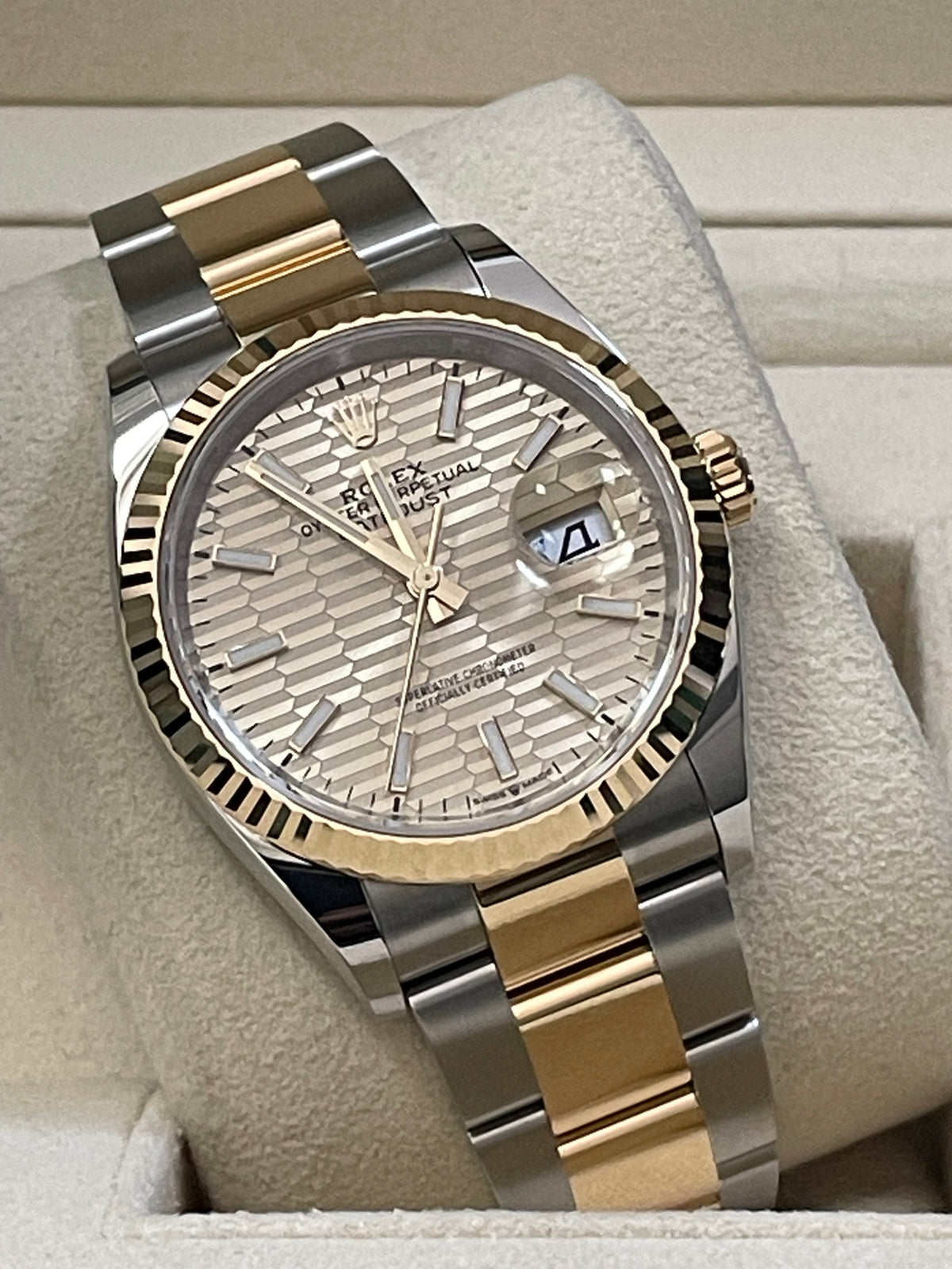 Rolex Steel and Yellow Gold Datejust 36 - 2023 - Fluted Bezel - Golden Motif Dial - Oyster Bracelet - 126233