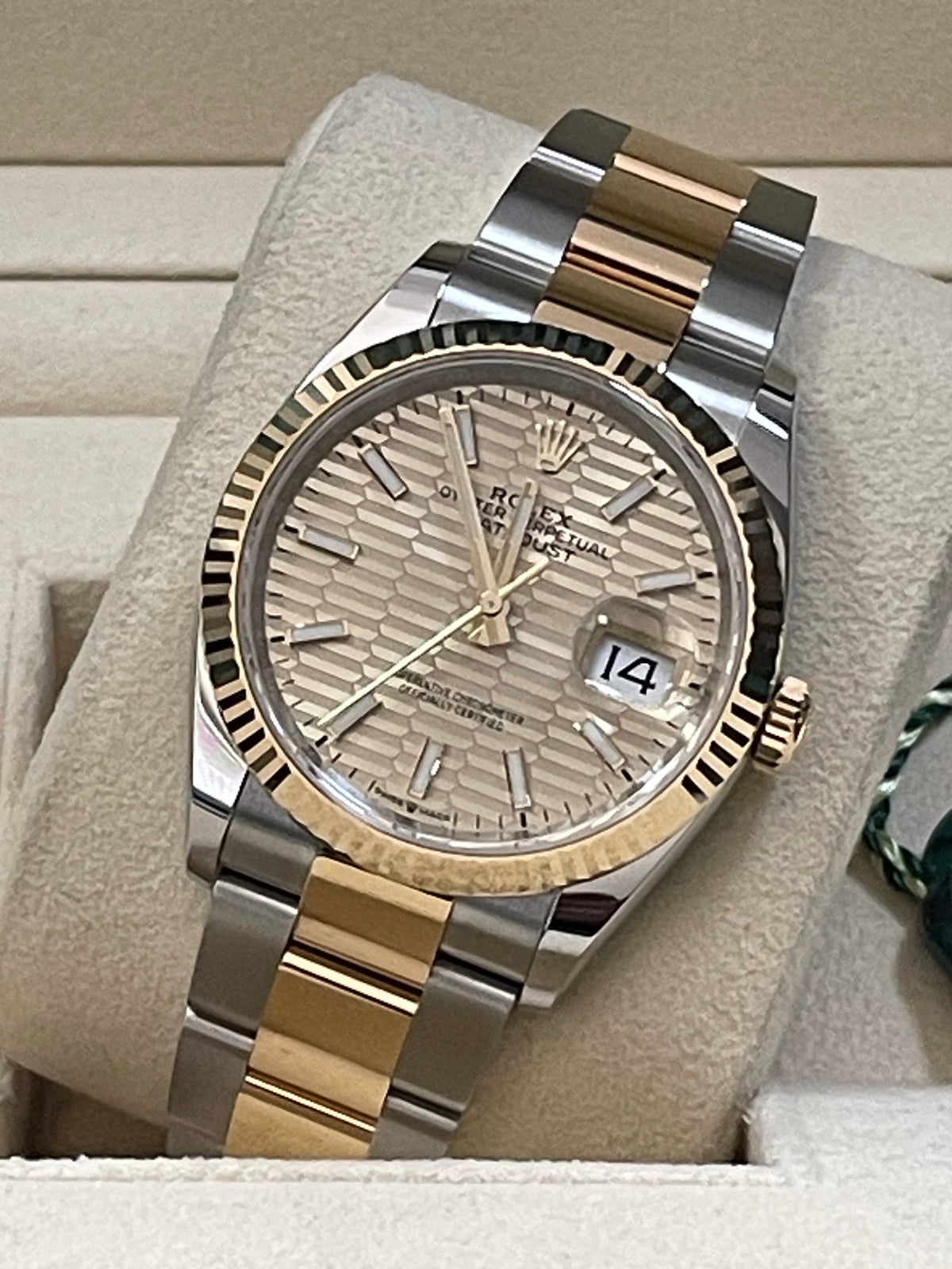 Rolex Steel and Yellow Gold Datejust 36 - 2023 - Fluted Bezel - Golden Motif Dial - Oyster Bracelet - 126233