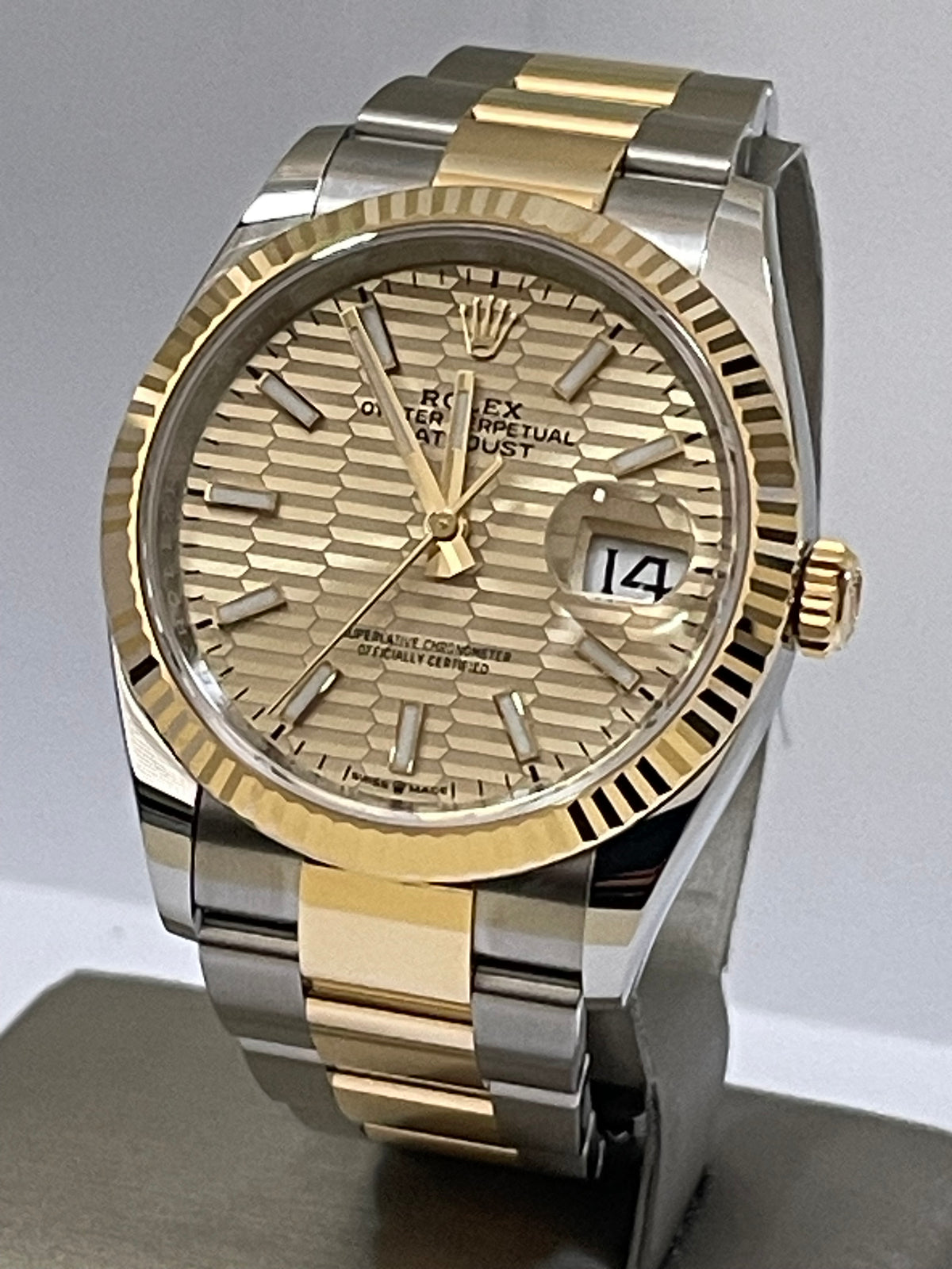 Rolex Steel and Yellow Gold Datejust 36 - 2023 - Fluted Bezel - Golden Motif Dial - Oyster Bracelet - 126233