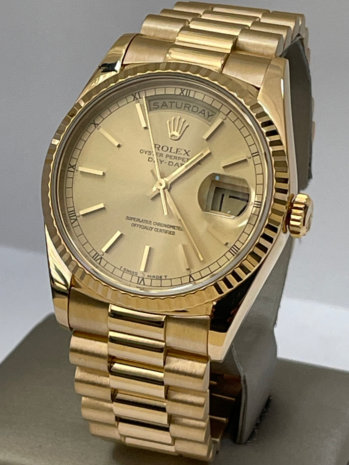 Rolex Yellow Gold Day-Date 36 - 1990 - Fluted Bezel - Champagne Index Dial - President Bracelet - 18238