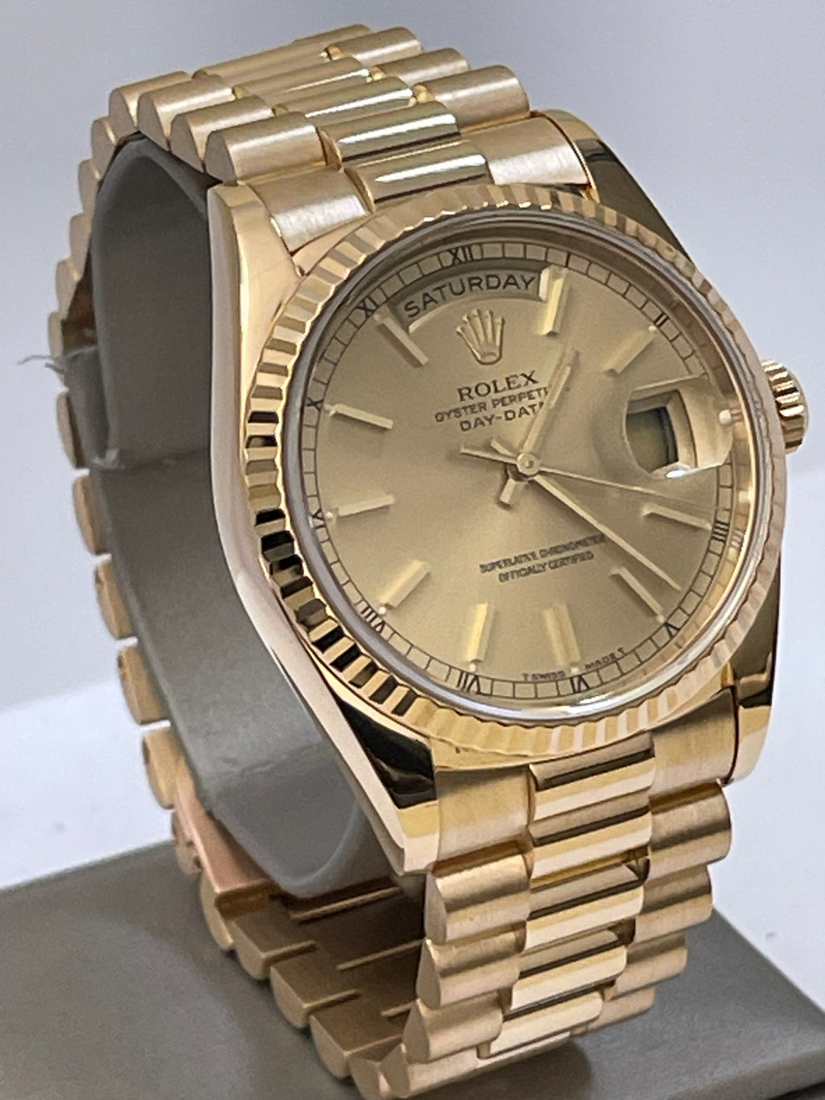 Rolex Yellow Gold Day-Date 36 - 1990 - Fluted Bezel - Champagne Index Dial - President Bracelet - 18238