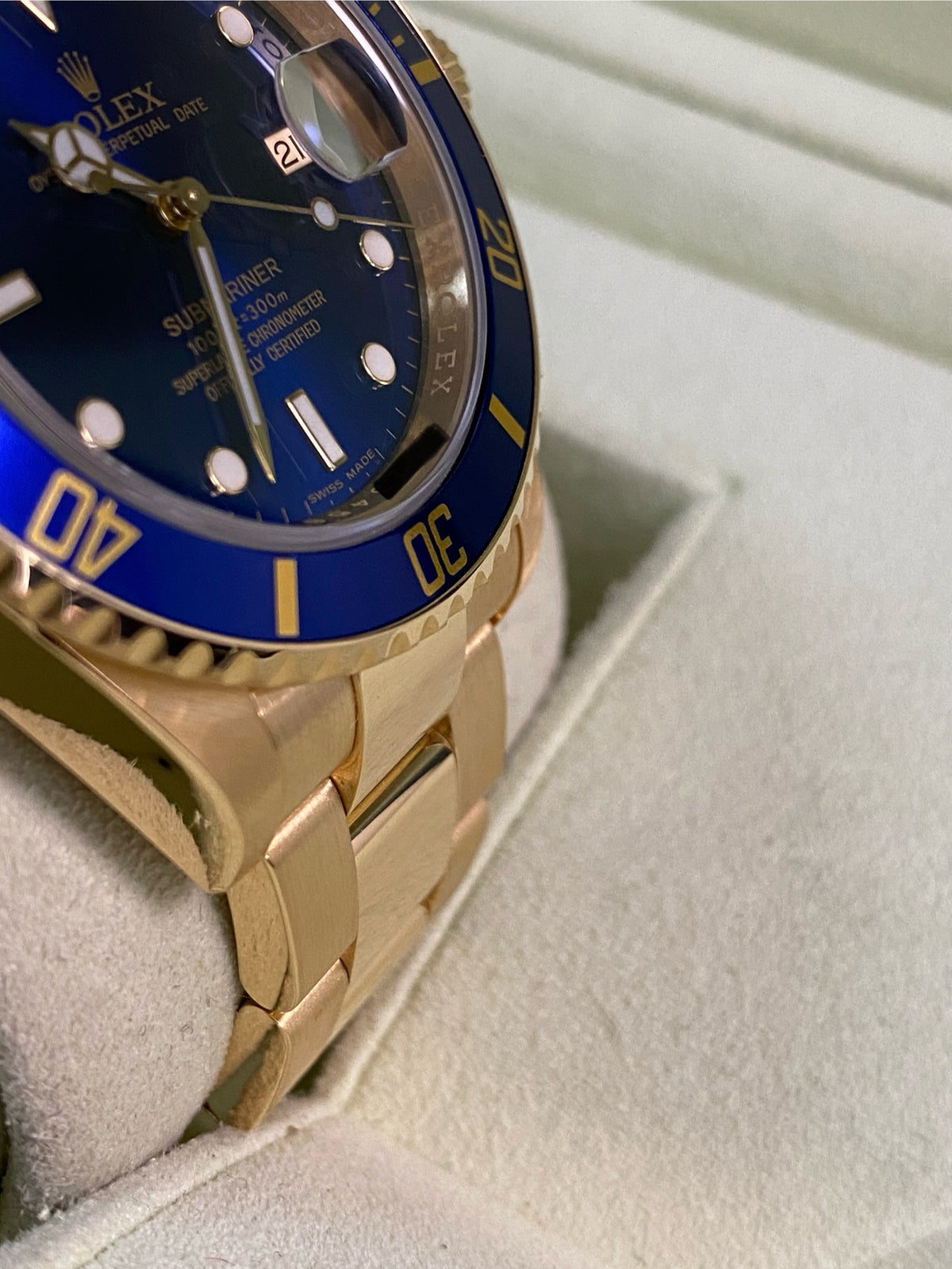 Rolex Yellow Gold Submariner Date - Z serial - Pre Ceramic Blue Bezel - Blue Dial - 16618