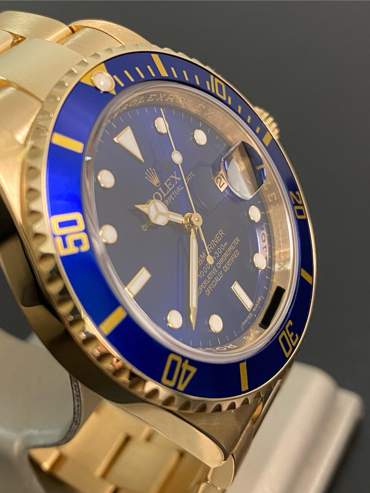 Rolex Yellow Gold Submariner Date - Z serial - Pre Ceramic Blue Bezel - Blue Dial - 16618