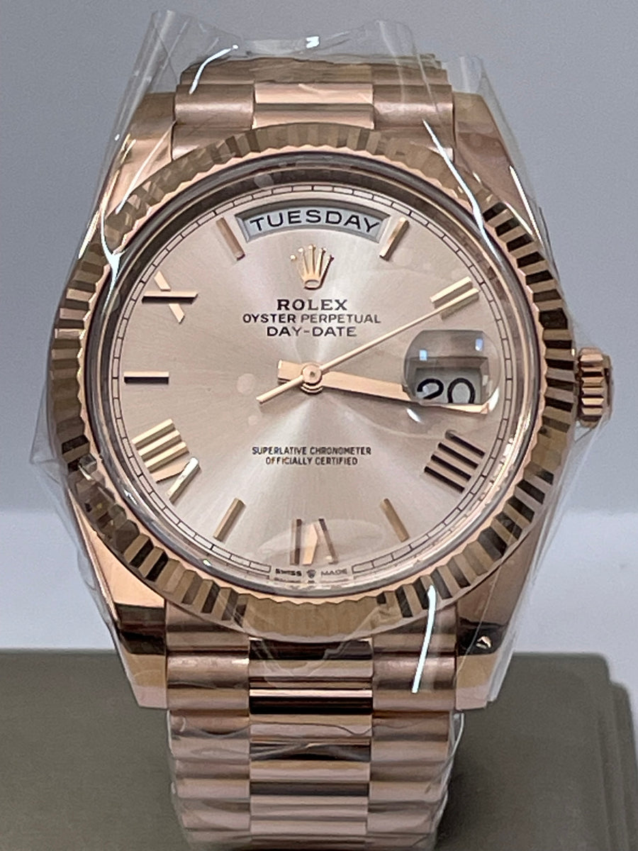 Rolex Everose Gold Day-Date 40 - 2023 - Fluted Bezel - Sundust Bevelled Roman Dial - President Bracelet - 228235