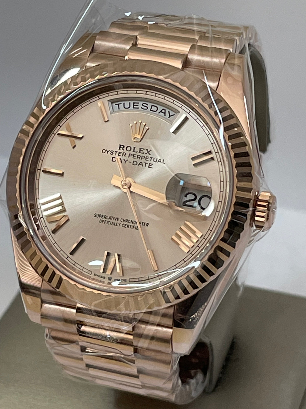 Rolex Everose Gold Day-Date 40 - 2023 - Fluted Bezel - Sundust Bevelled Roman Dial - President Bracelet - 228235