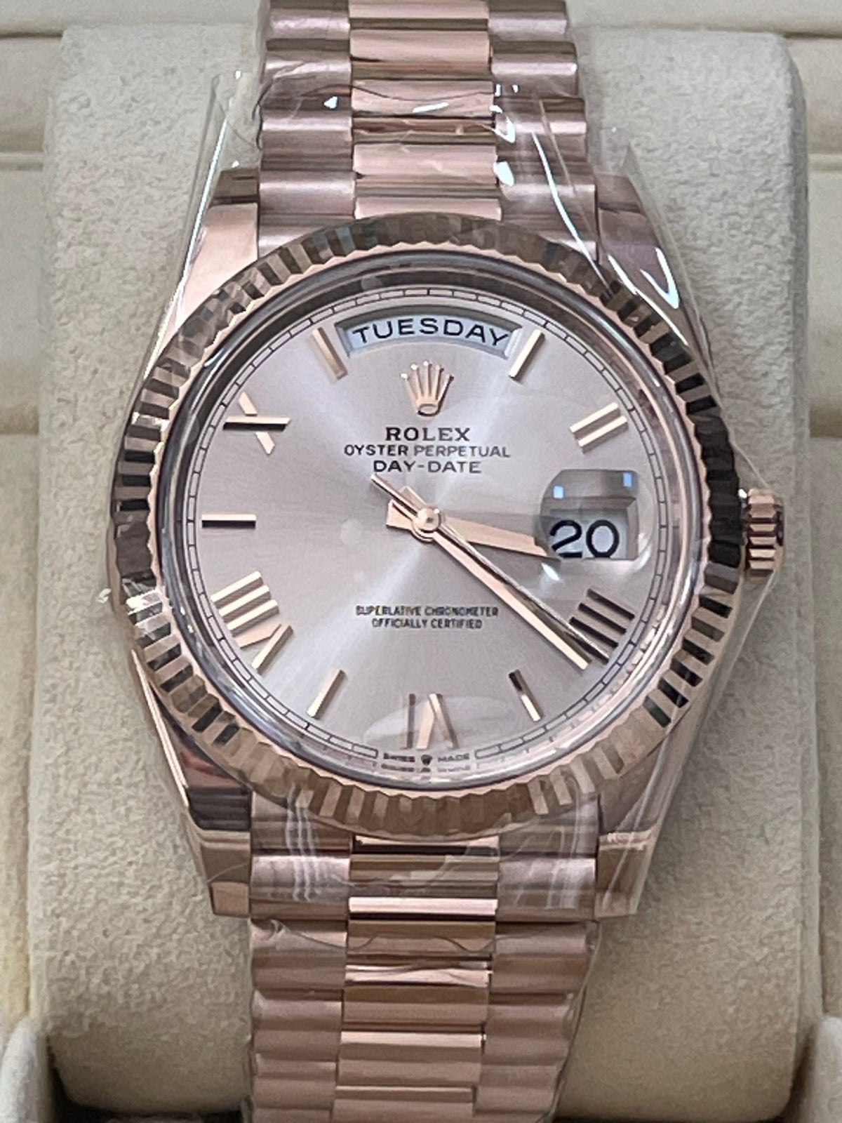 Rolex Everose Gold Day-Date 40 - 2023 - Fluted Bezel - Sundust Bevelled Roman Dial - President Bracelet - 228235