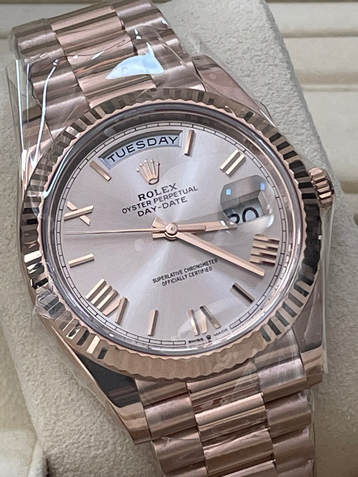 Rolex Everose Gold Day-Date 40 - 2023 - Fluted Bezel - Sundust Bevelled Roman Dial - President Bracelet - 228235