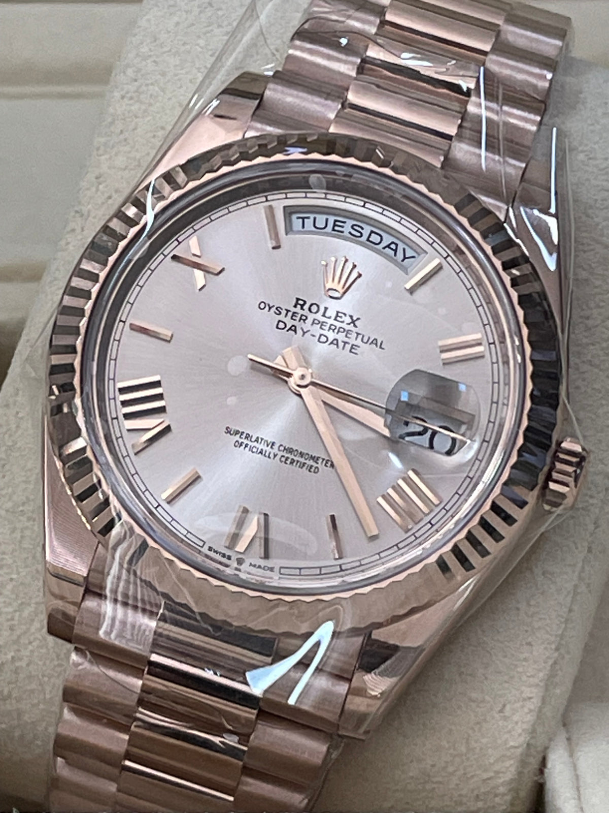 Rolex Everose Gold Day-Date 40 - 2023 - Fluted Bezel - Sundust Bevelled Roman Dial - President Bracelet - 228235