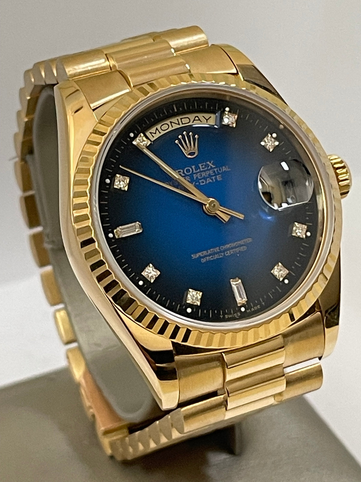 Rolex Yellow Gold Day-Date 36 - Fluted Bezel - Factory Blue Vignette Diamond Dial - President Bracelet - 18238