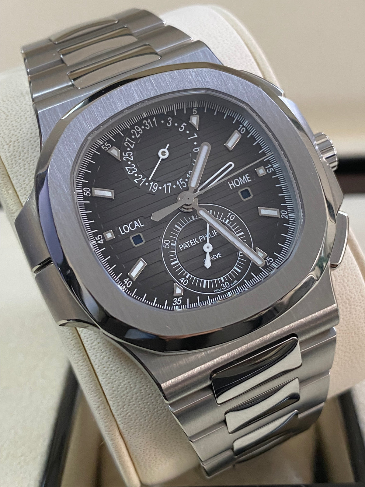 Patek Philippe Nautilus - 2020 - Grey Index Dial - Stainless Steel - 5990/1A-001 *FULL SET*