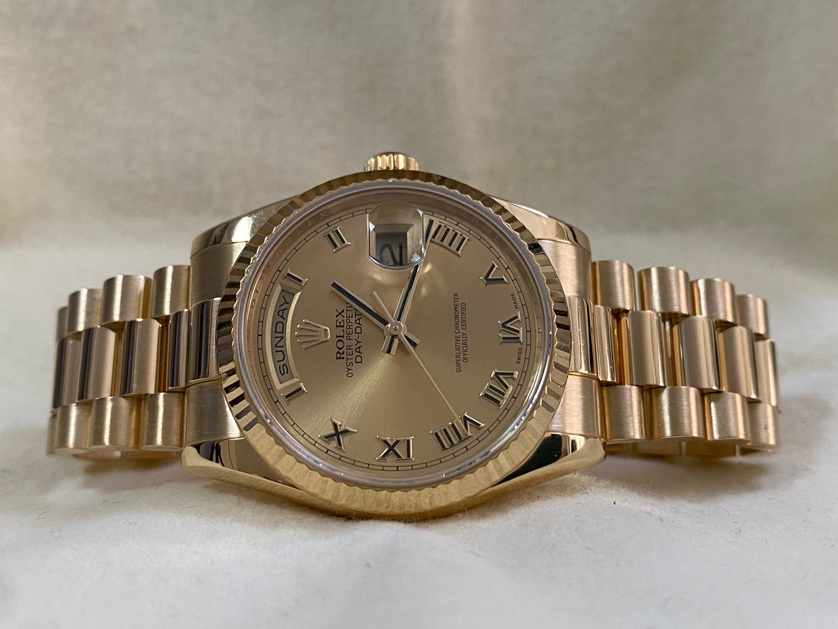 Rolex Yellow Gold Day-Date 36 - G serial - Fluted Bezel - Champagne Roman Dial - President Bracelet - 118238 *COMPLETE SET*