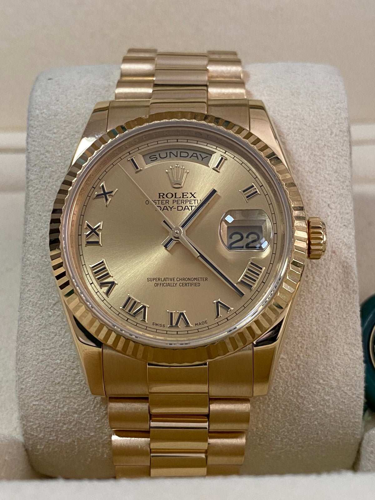 Rolex Yellow Gold Day-Date 36 - G serial - Fluted Bezel - Champagne Roman Dial - President Bracelet - 118238 *COMPLETE SET*