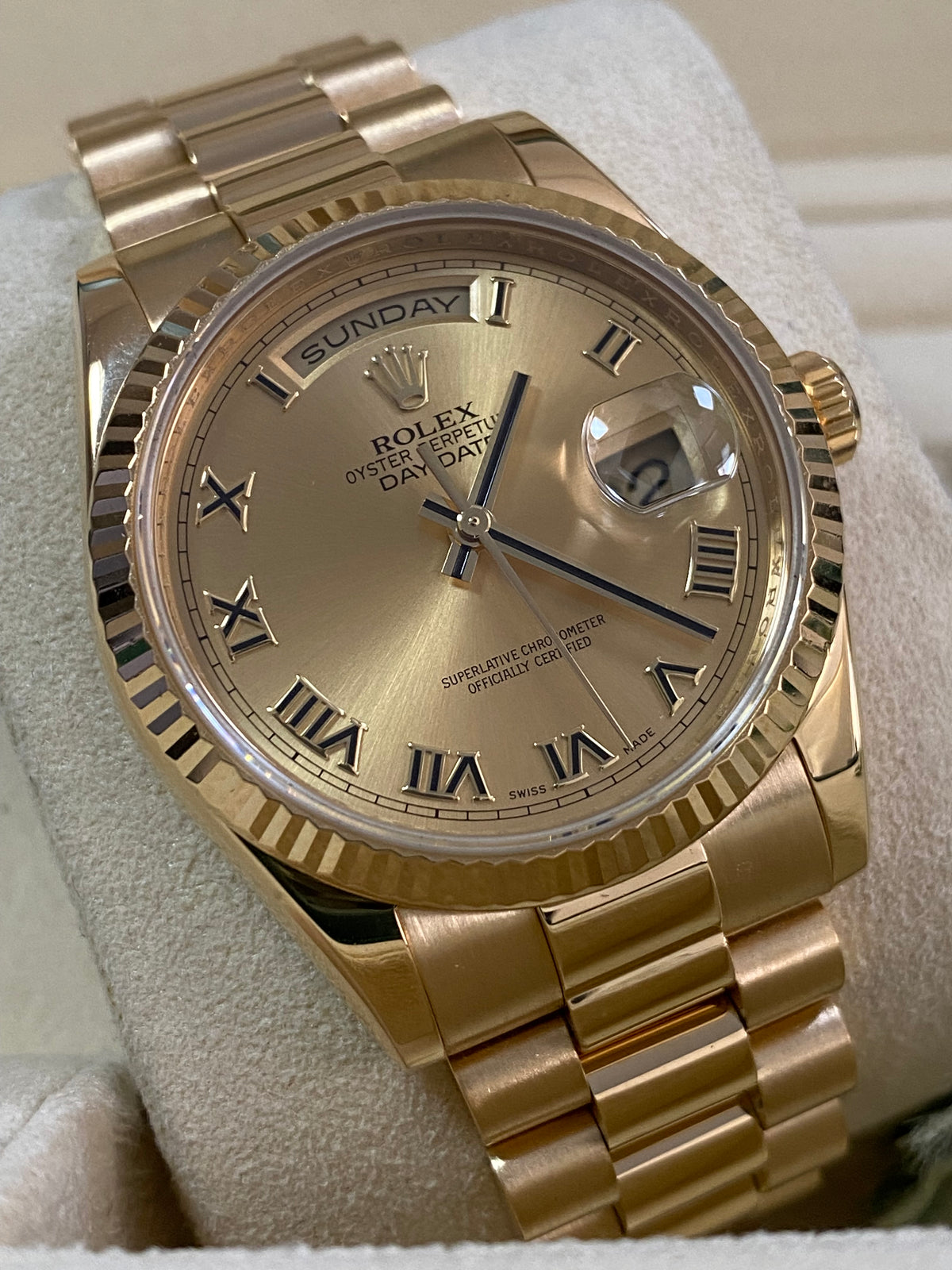 Rolex Yellow Gold Day-Date 36 - G serial - Fluted Bezel - Champagne Roman Dial - President Bracelet - 118238 *COMPLETE SET*