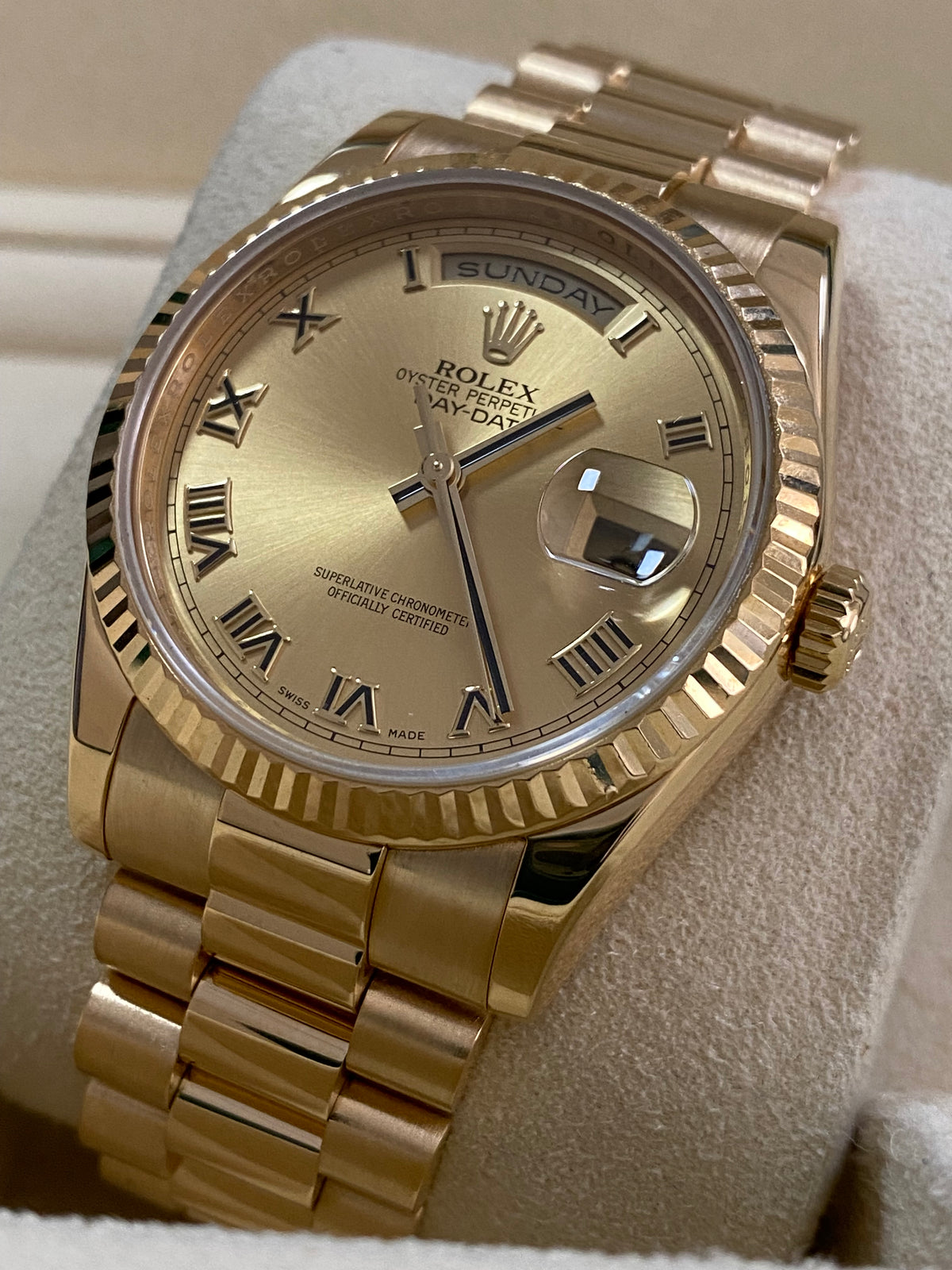 Rolex Yellow Gold Day-Date 36 - G serial - Fluted Bezel - Champagne Roman Dial - President Bracelet - 118238 *COMPLETE SET*