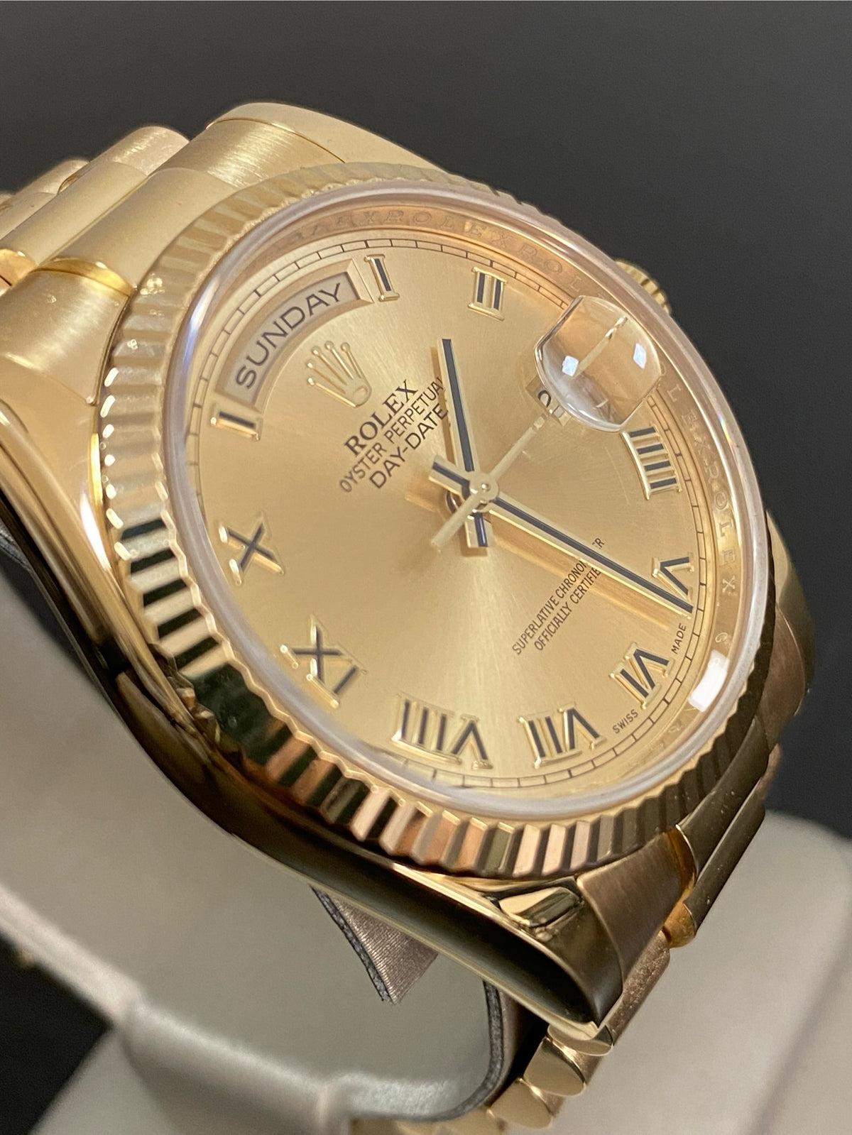 Rolex Yellow Gold Day-Date 36 - G serial - Fluted Bezel - Champagne Roman Dial - President Bracelet - 118238 *COMPLETE SET*