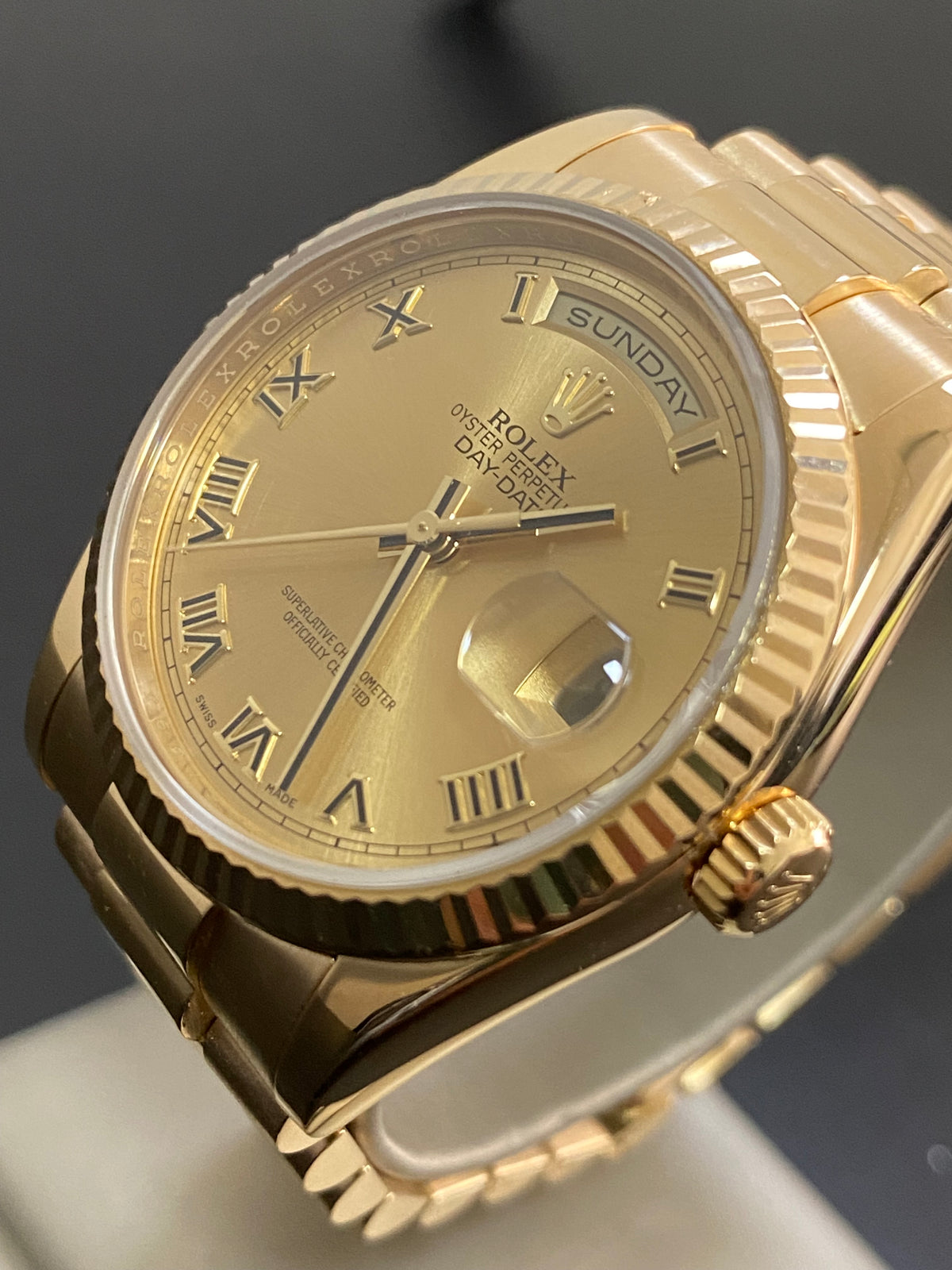 Rolex Yellow Gold Day-Date 36 - G serial - Fluted Bezel - Champagne Roman Dial - President Bracelet - 118238 *COMPLETE SET*