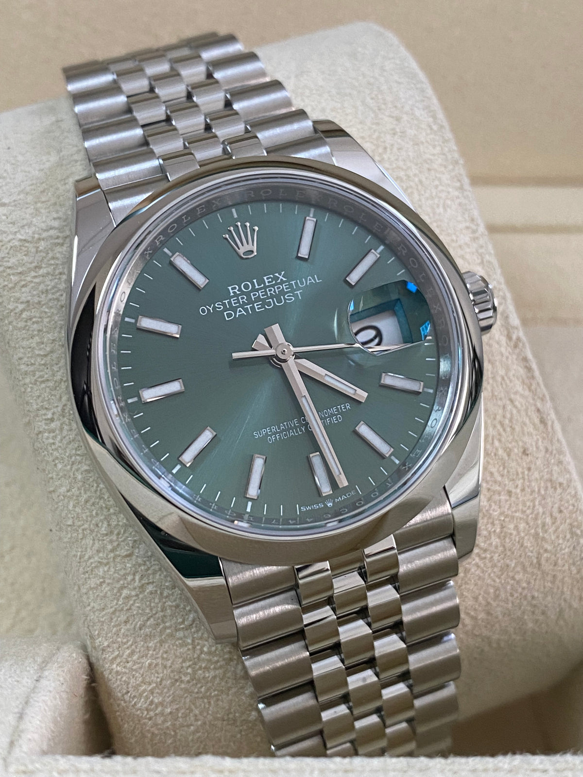 Rolex Steel Datejust 36 - 2024 - Smooth Bezel - Mint Green Dial - Jubilee Bracelet - 126200 *FULL SET*