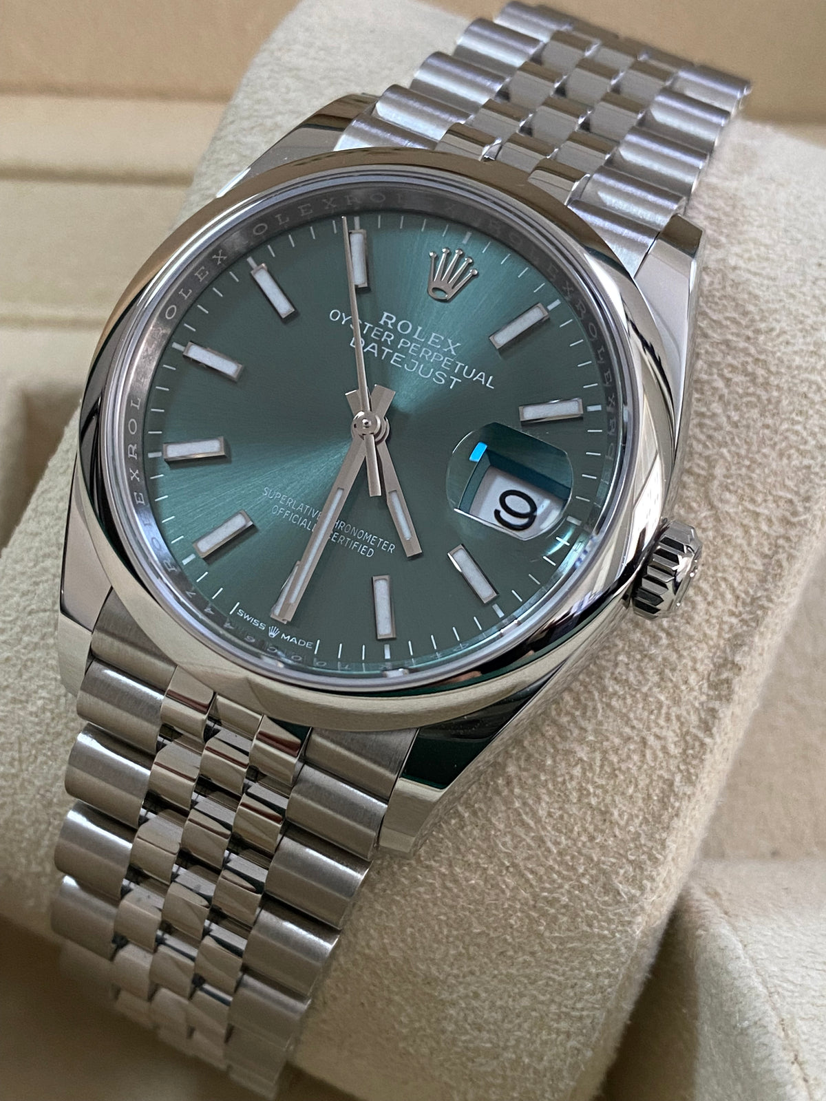 Rolex Steel Datejust 36 - 2024 - Smooth Bezel - Mint Green Dial - Jubilee Bracelet - 126200 *FULL SET*