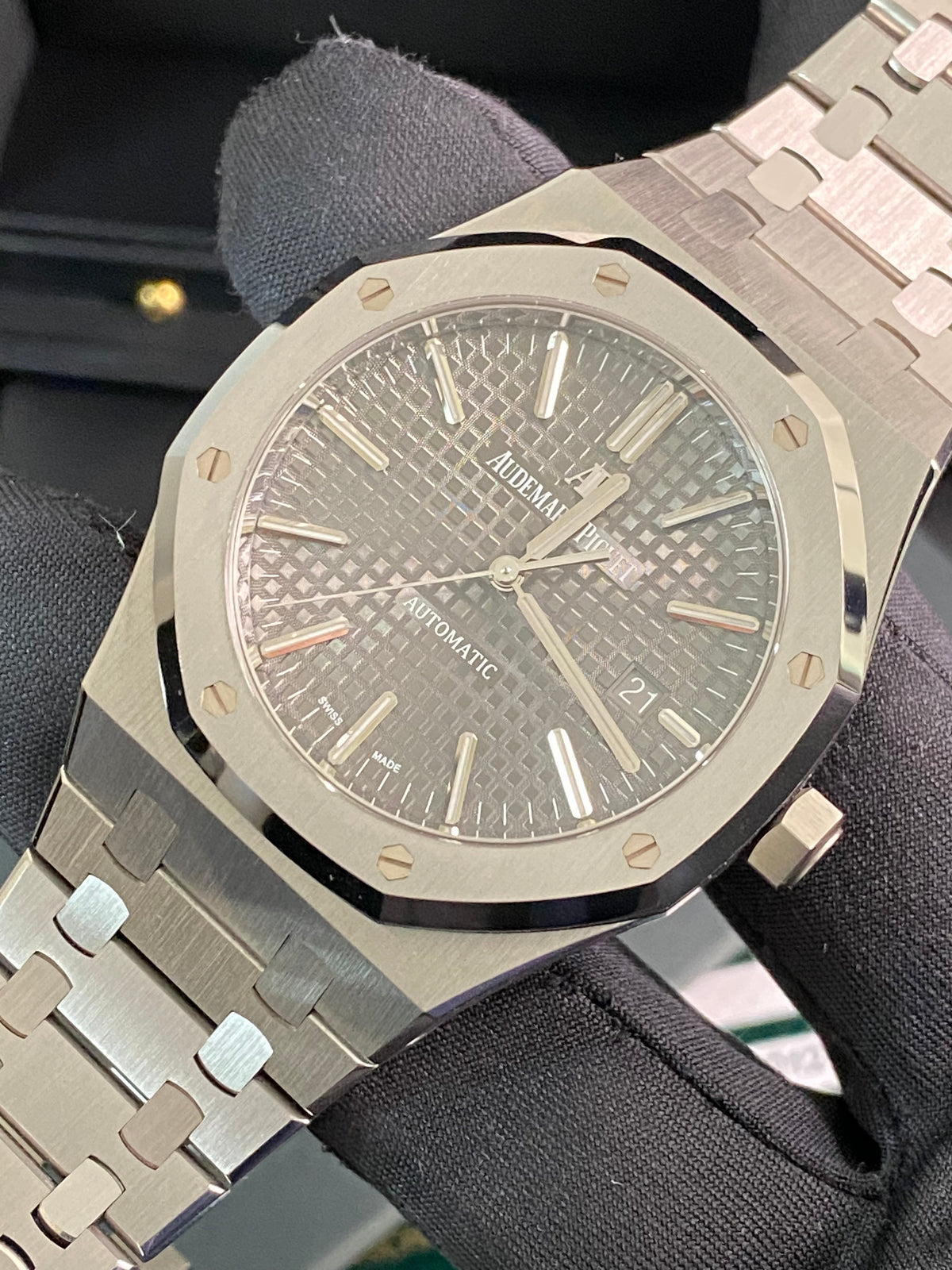 Audemars Piguet Royal Oak Self Winding - 2018 - Grey Dial - 15400ST *FULL SET*