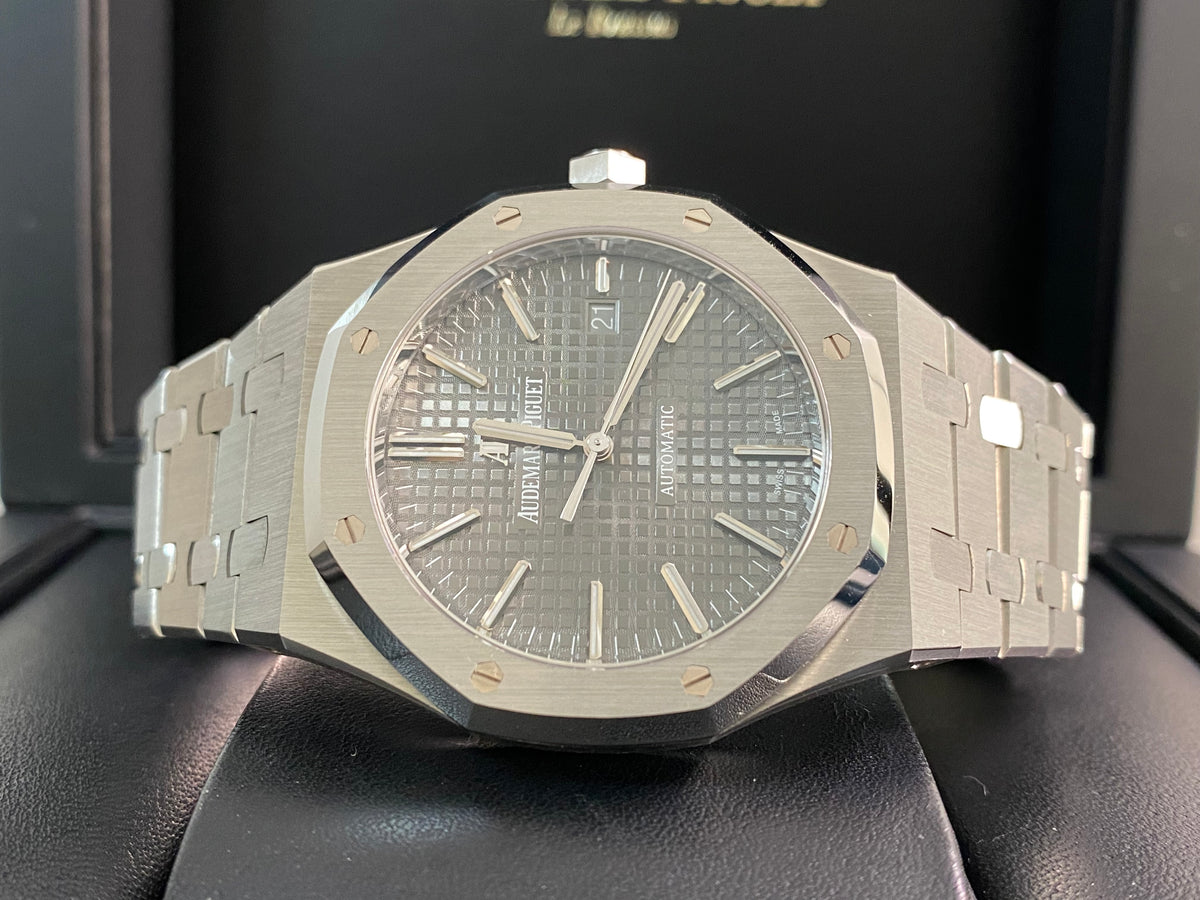 Audemars Piguet Royal Oak Self Winding - 2018 - Grey Dial - 15400ST *FULL SET*