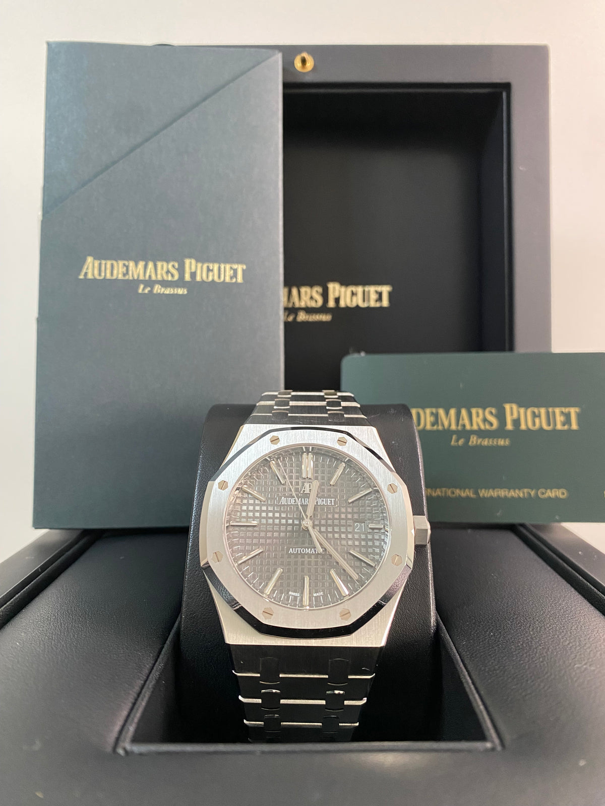 Audemars Piguet Royal Oak Self Winding - 2018 - Grey Dial - 15400ST *FULL SET*