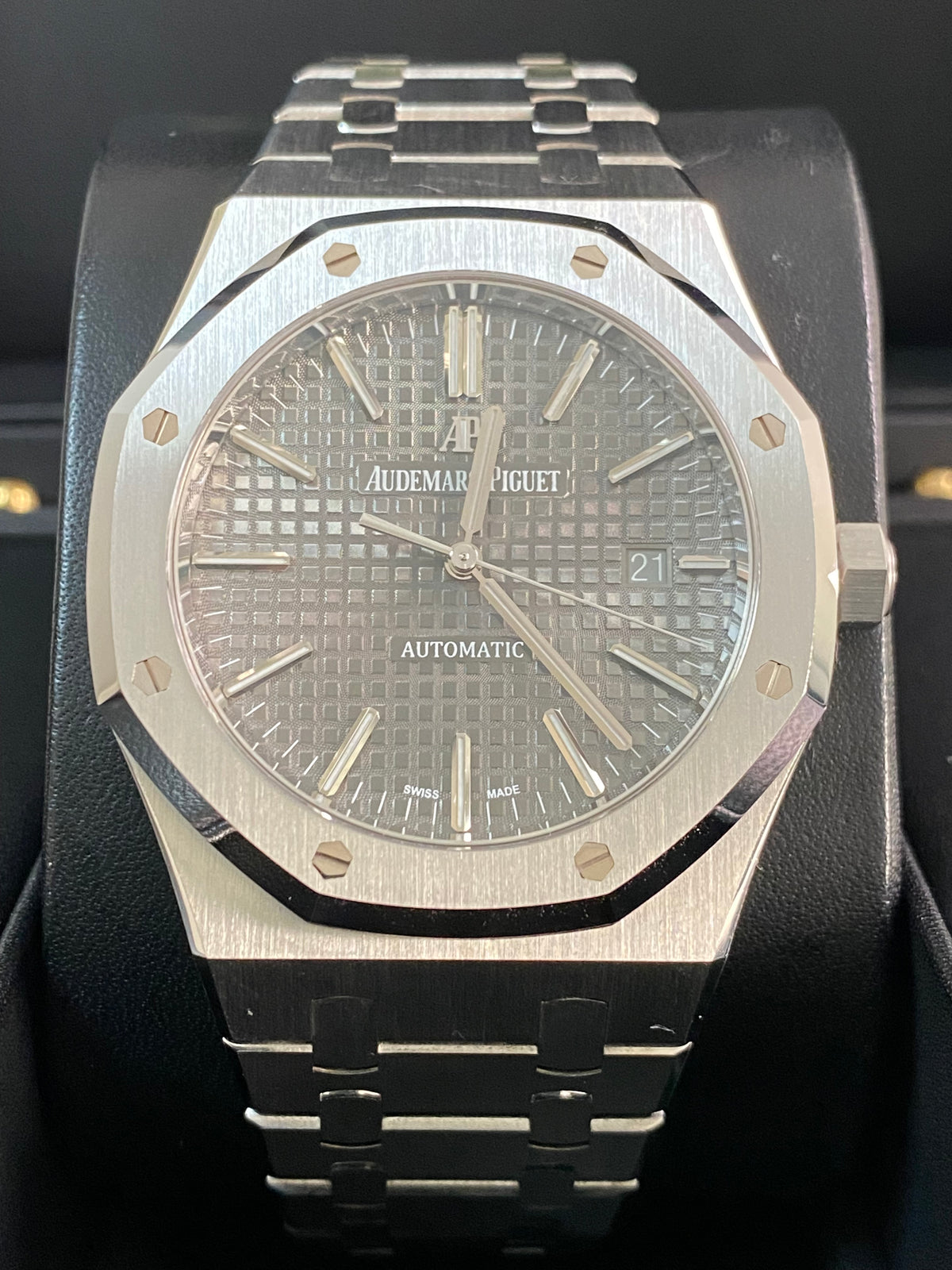 Audemars Piguet Royal Oak Self Winding - 2018 - Grey Dial - 15400ST *FULL SET*