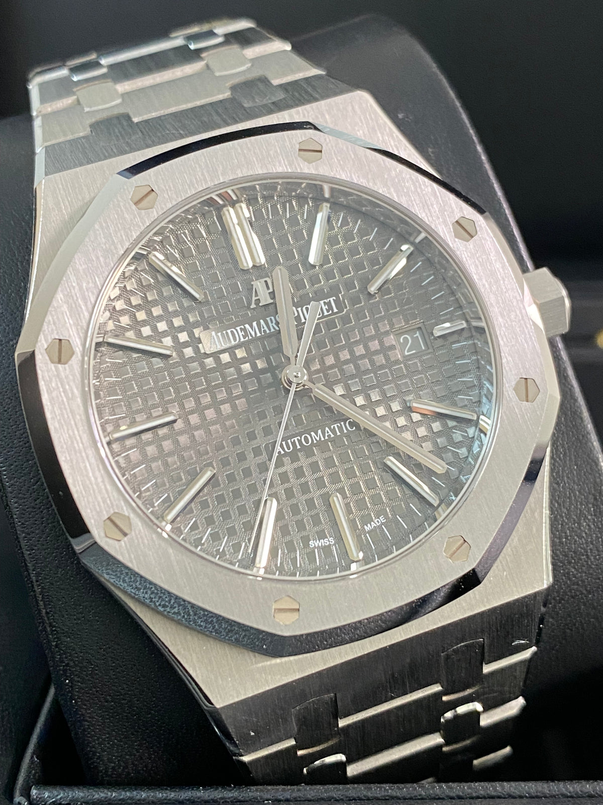 Audemars Piguet Royal Oak Self Winding - 2018 - Grey Dial - 15400ST *FULL SET*