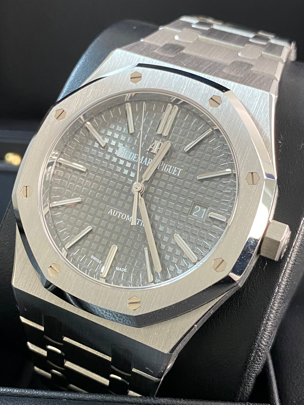 Audemars Piguet Royal Oak Self Winding - 2018 - Grey Dial - 15400ST *FULL SET*