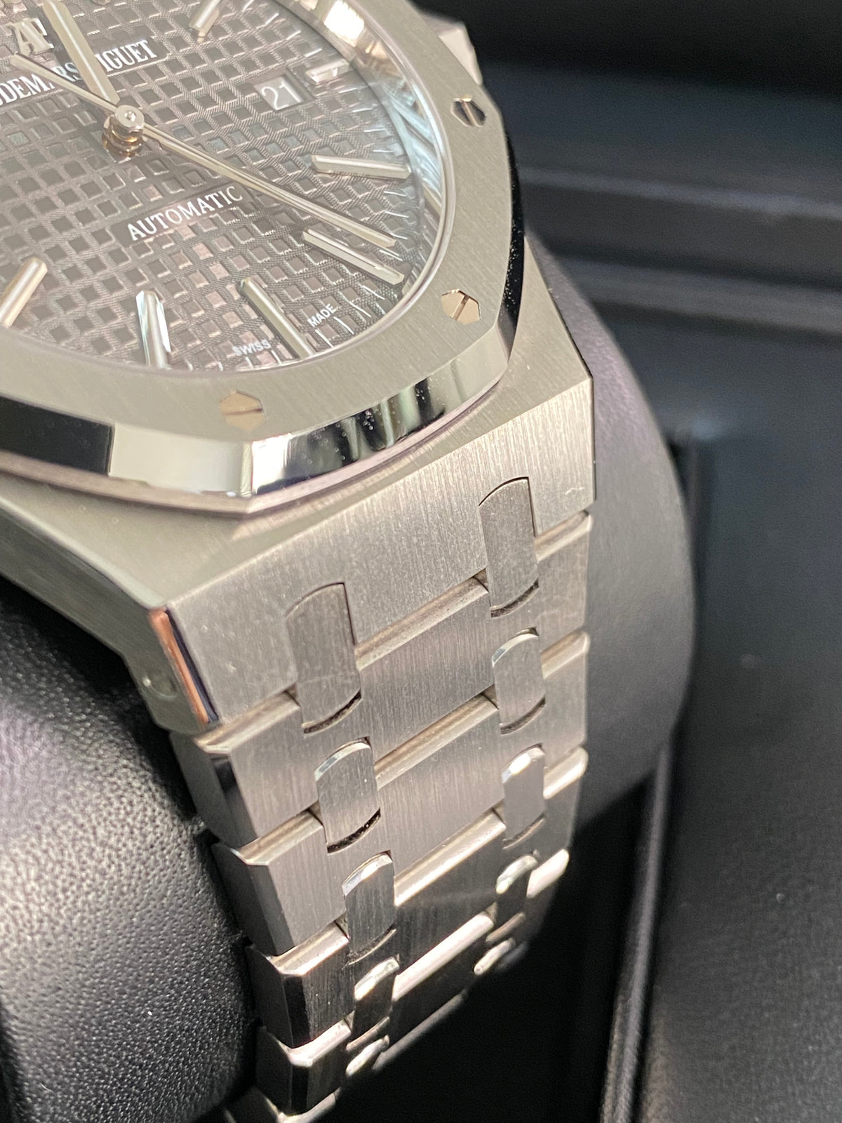 Audemars Piguet Royal Oak Self Winding - 2018 - Grey Dial - 15400ST *FULL SET*