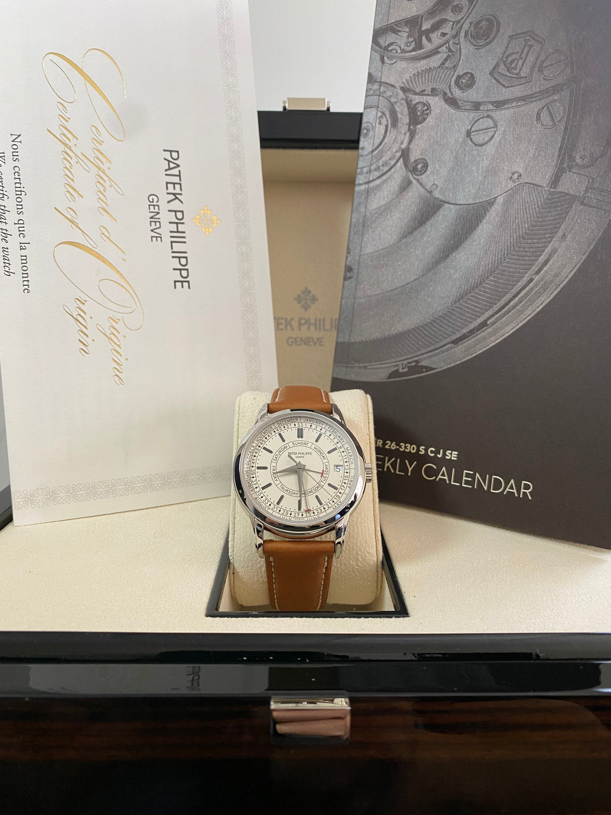 Patek Philippe Calatrava Weekly Calendar - 2020 - Silvery Opaline Dial - Brown Leather Strap - 5212A-001 *FULL SET*