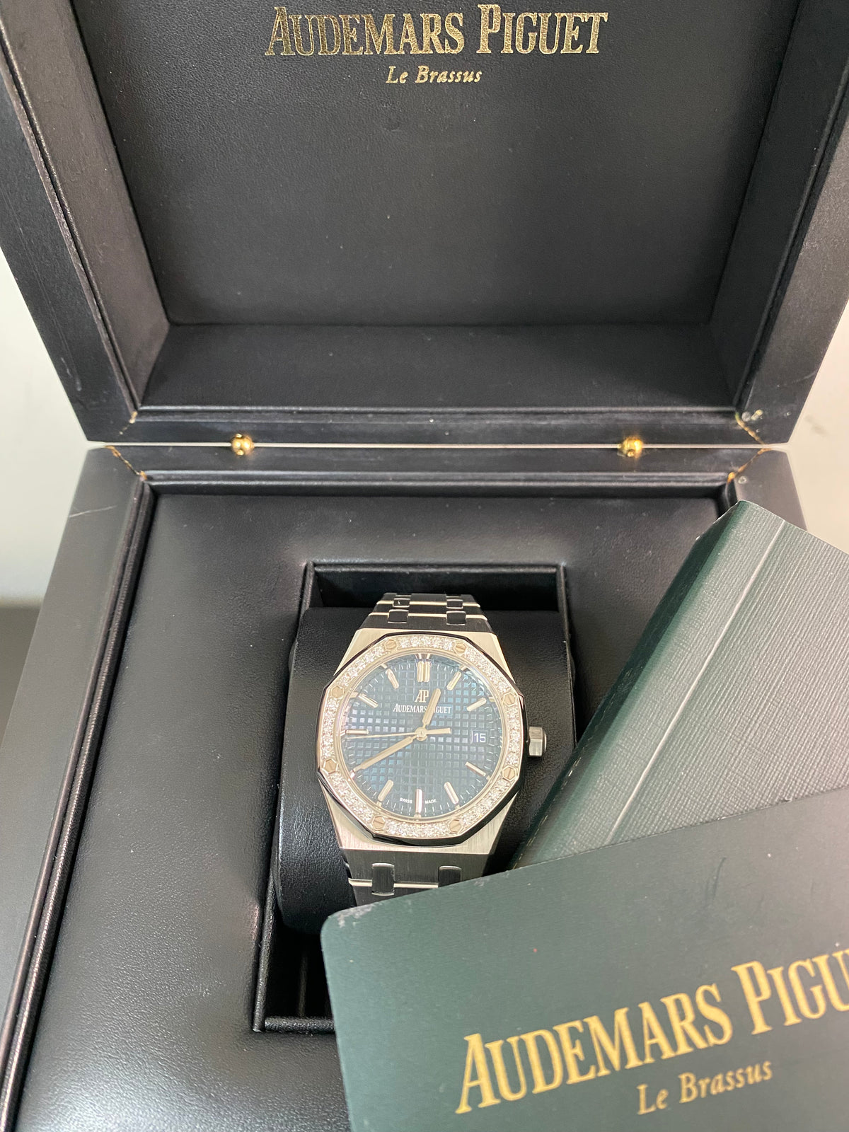 Audemars Piguet Royal Oak Self Winding - 2020 - Diamond-set Bezel - Blue Dial - 77351ST *FULL SET*