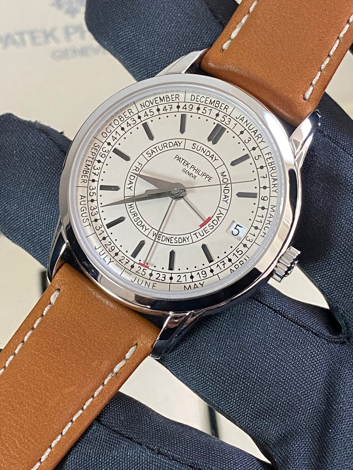 Patek Philippe Calatrava Weekly Calendar - 2020 - Silvery Opaline Dial - Brown Leather Strap - 5212A-001 *FULL SET*