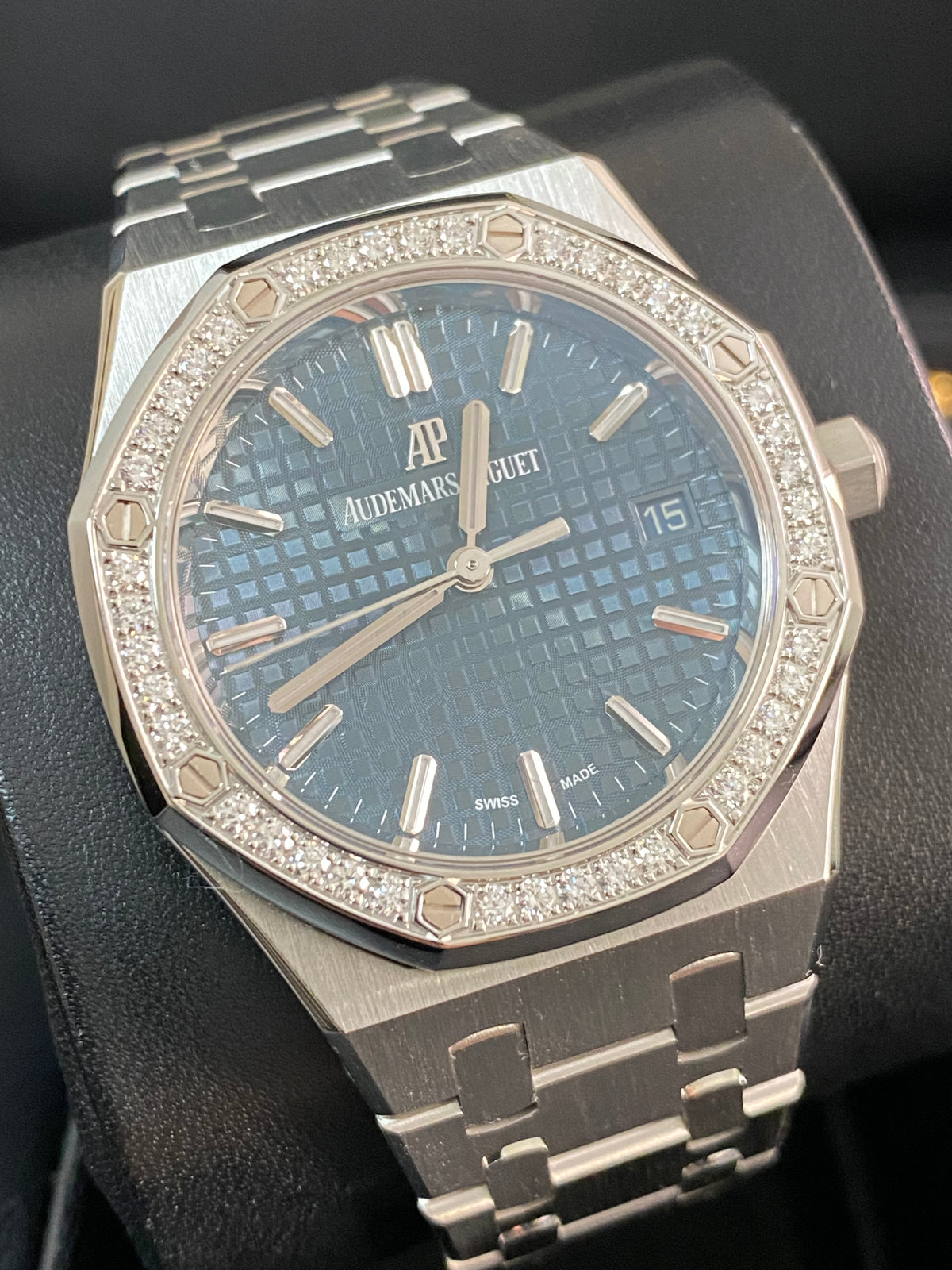 Audemars Piguet Royal Oak Self Winding - 2020 - Diamond-set Bezel - Blue Dial - 77351ST *FULL SET*